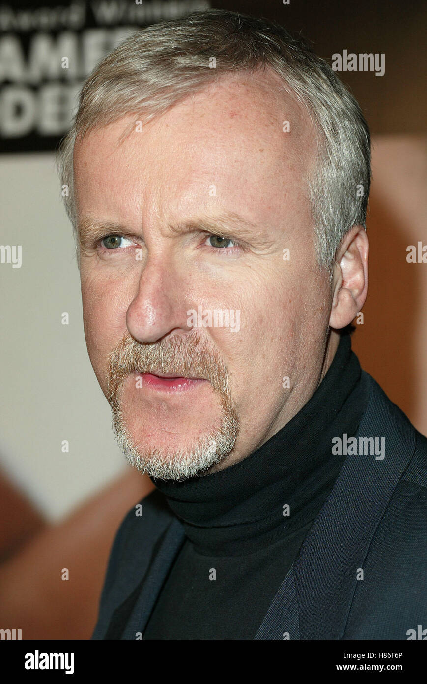 JAMES CAMERON SOLARIS FILM PREMIERE CINERAMA DOME HOLLYWOOD LOS ANGELES USA 19. November 2002 Stockfoto