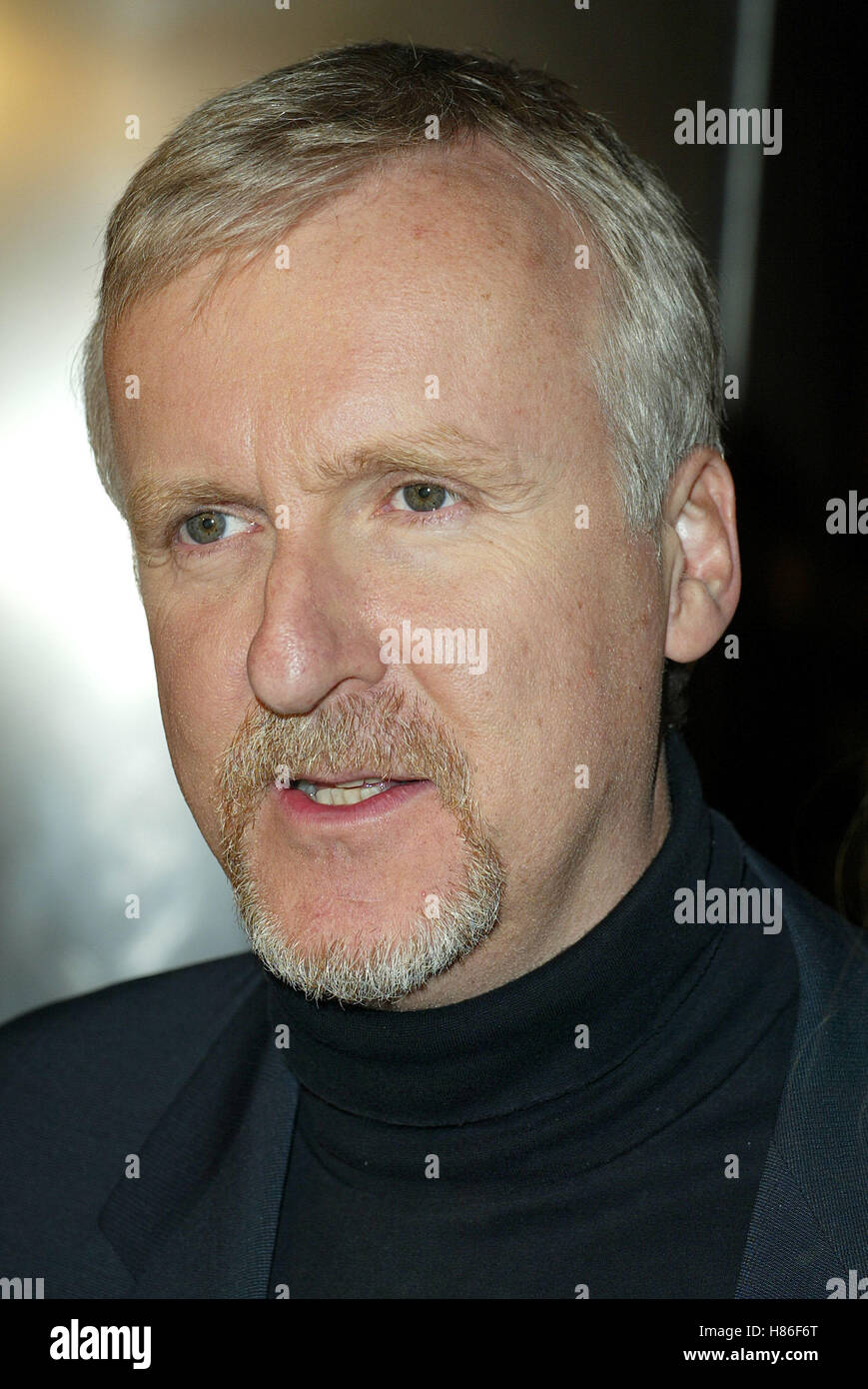 JAMES CAMERON SOLARIS FILM PREMIERE CINERAMA DOME HOLLYWOOD LOS ANGELES USA 19. November 2002 Stockfoto