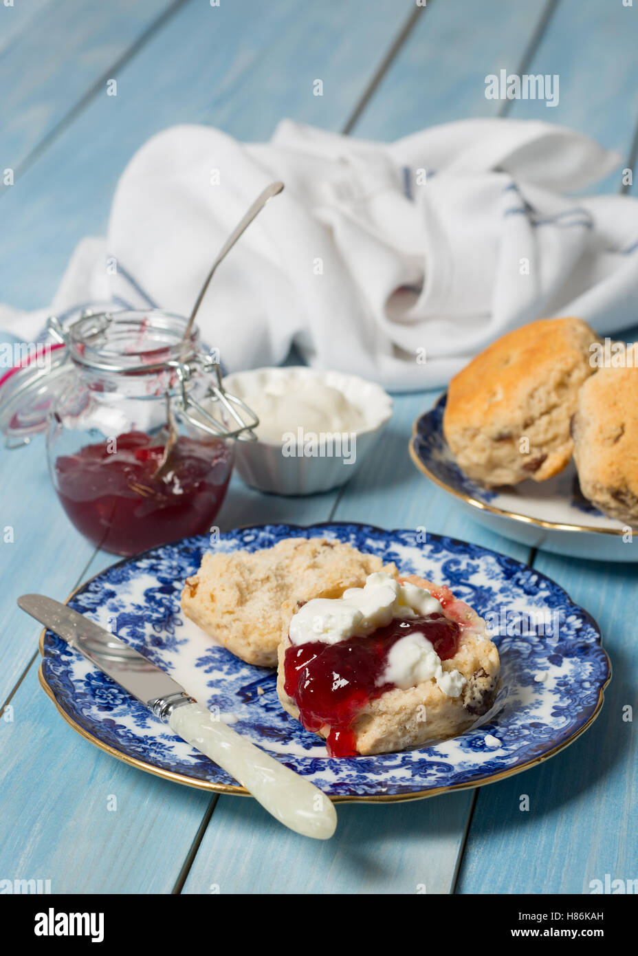 Scones marmelade -Fotos und -Bildmaterial in hoher Auflösung – Alamy