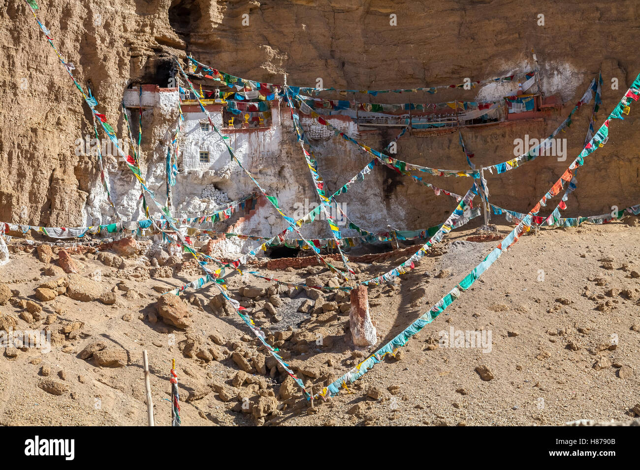Die Höhleneinsiedelungen von Guru Gyem Gompa. Tibet. China. Stockfoto