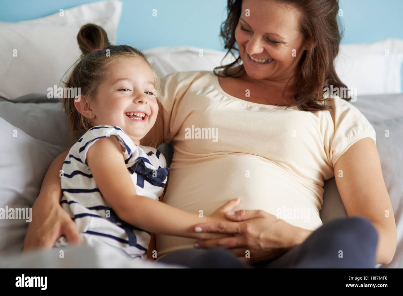 Kichert mit Mumie sind die lustigsten Stockfoto