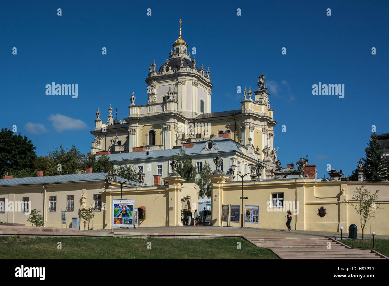 St.-Georgs Kathedrale zur blauen Stunde in Lemberg, Ukraine Stockfoto