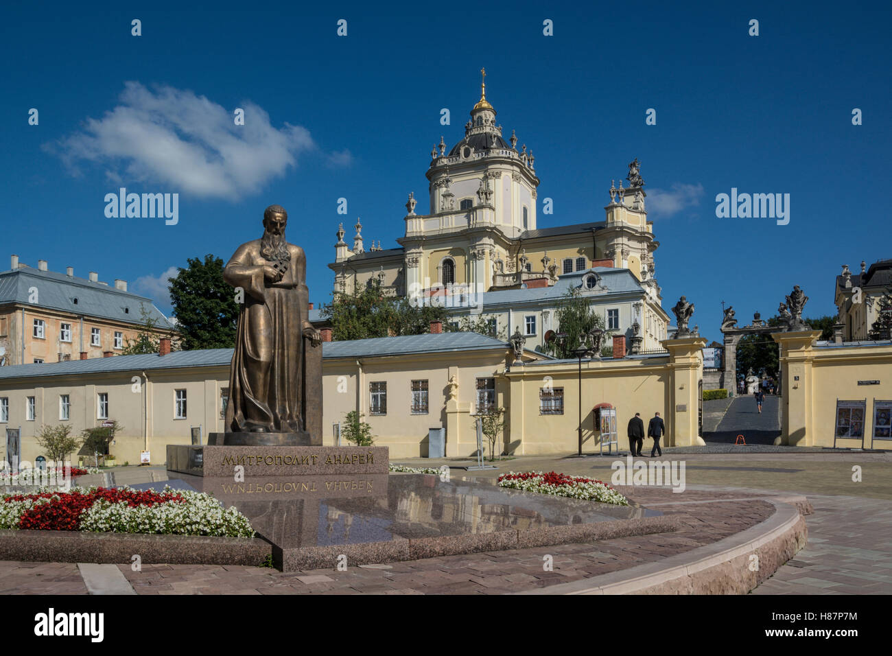 St.-Georgs Kathedrale und dem Denkmal für Metropolitan Andrey Sheptytsky in Lemberg, Ukraine Stockfoto
