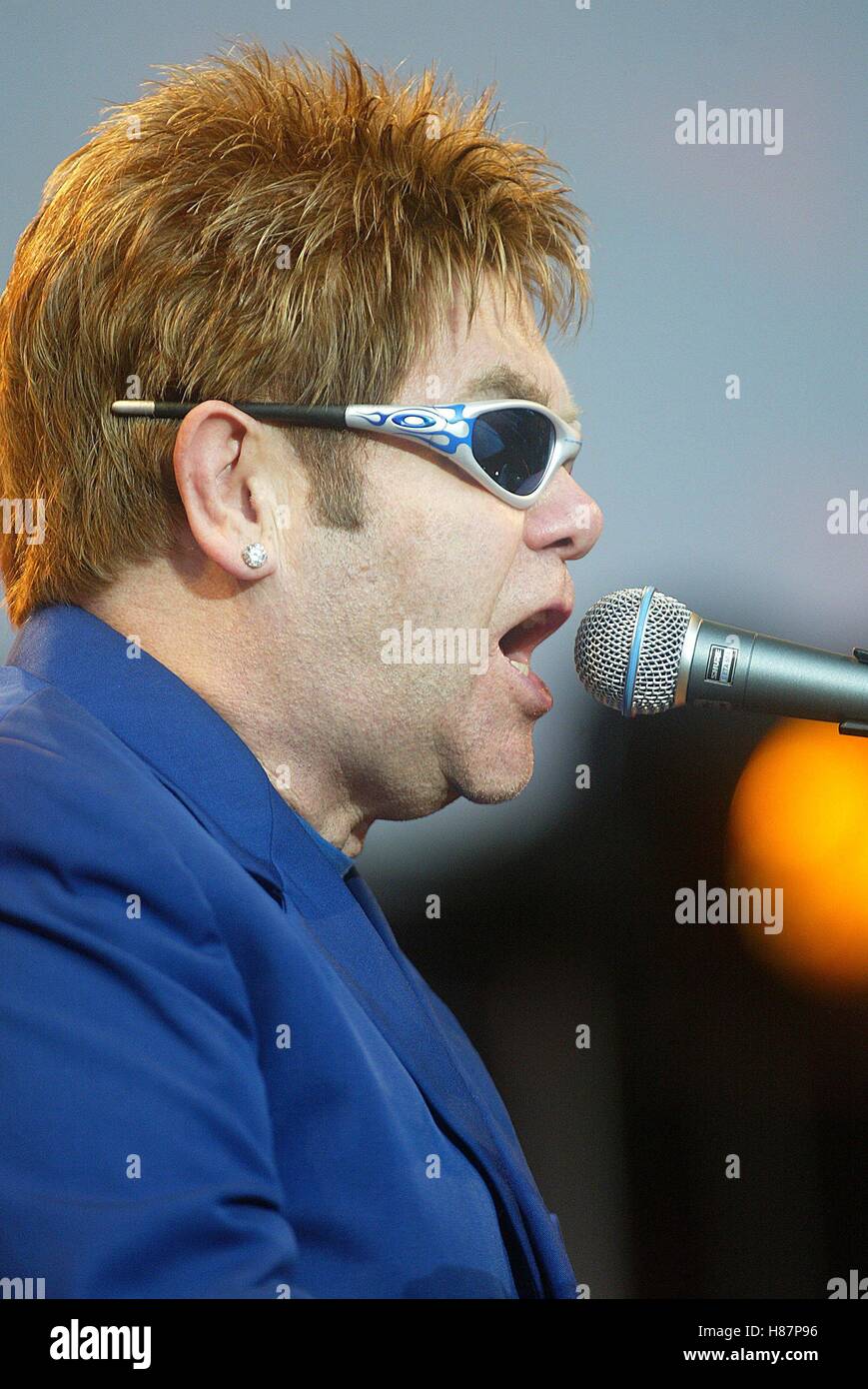 SIR ELTON JOHN einen Abend mit ELTON JOHN KC STADIUM HULL ENGLAND 19. Juli 2003 Stockfoto