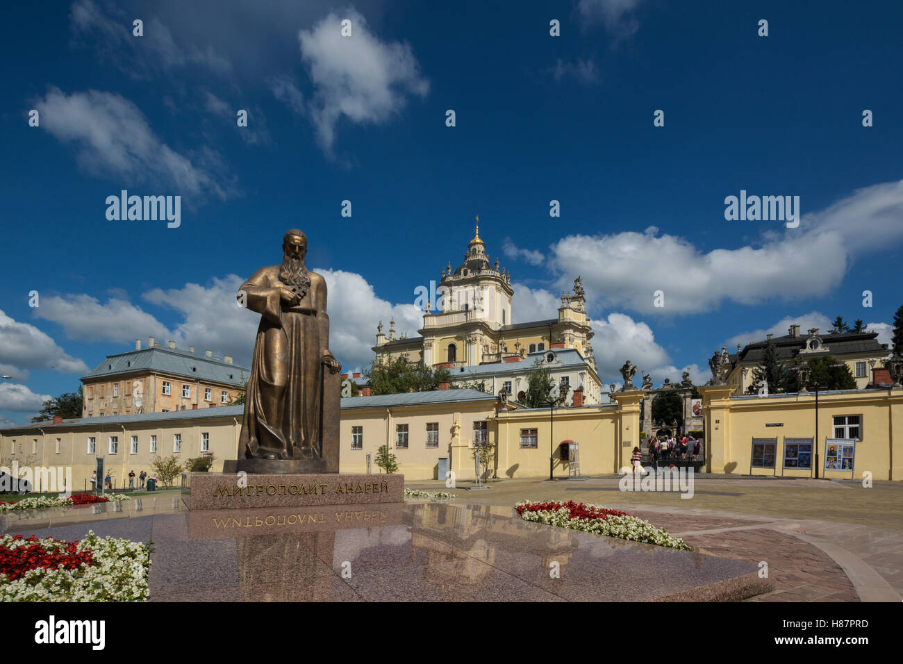 St.-Georgs Kathedrale und dem Denkmal für Metropolitan Andrey Sheptytsky in Lemberg, Ukraine Stockfoto