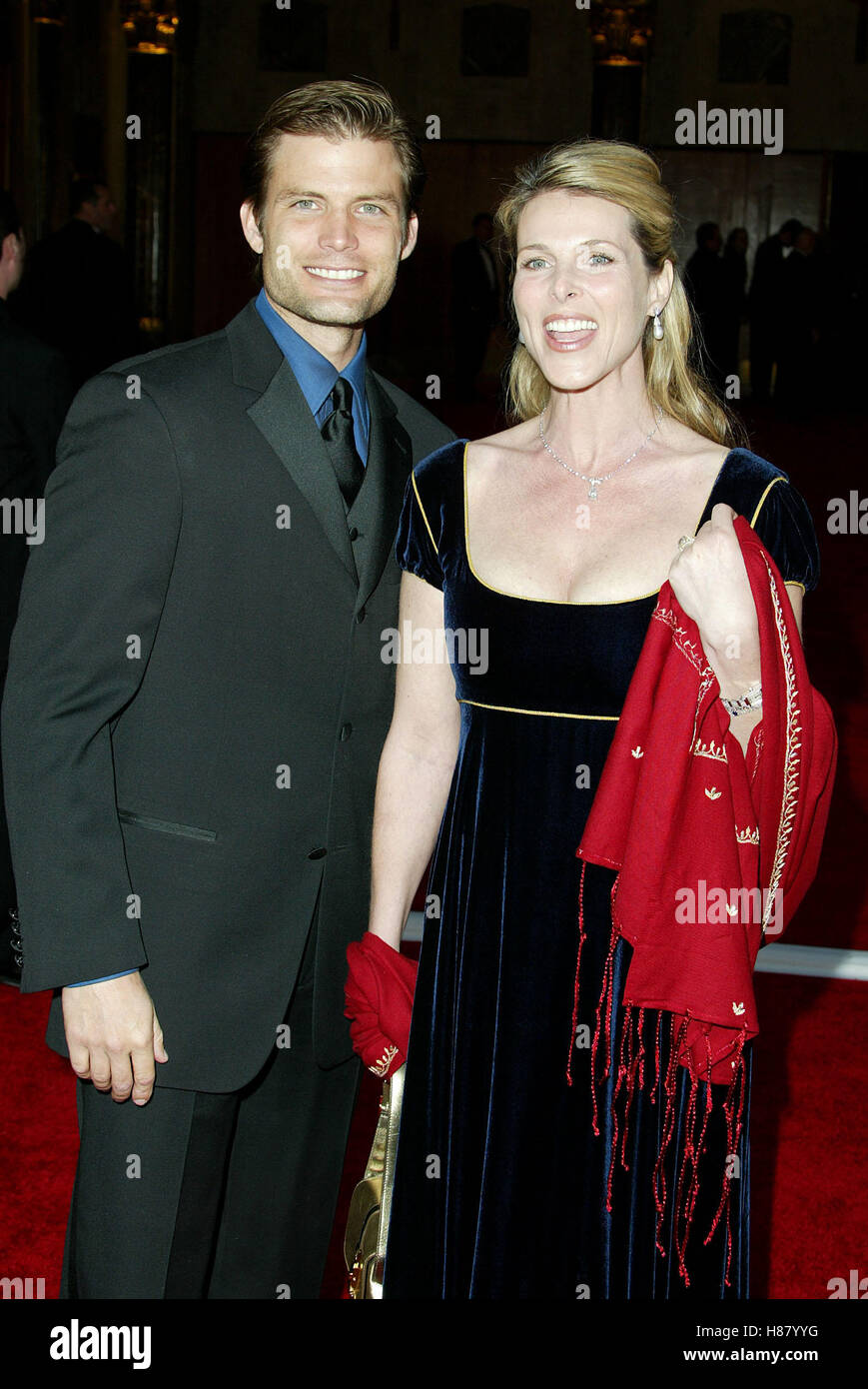 C. VAN DIEN & C. OXENBERG ABC TV 50. Jahrestag PANTAGES THEATRE HOLLYWOOD LA USA 16. März 2003 Stockfoto
