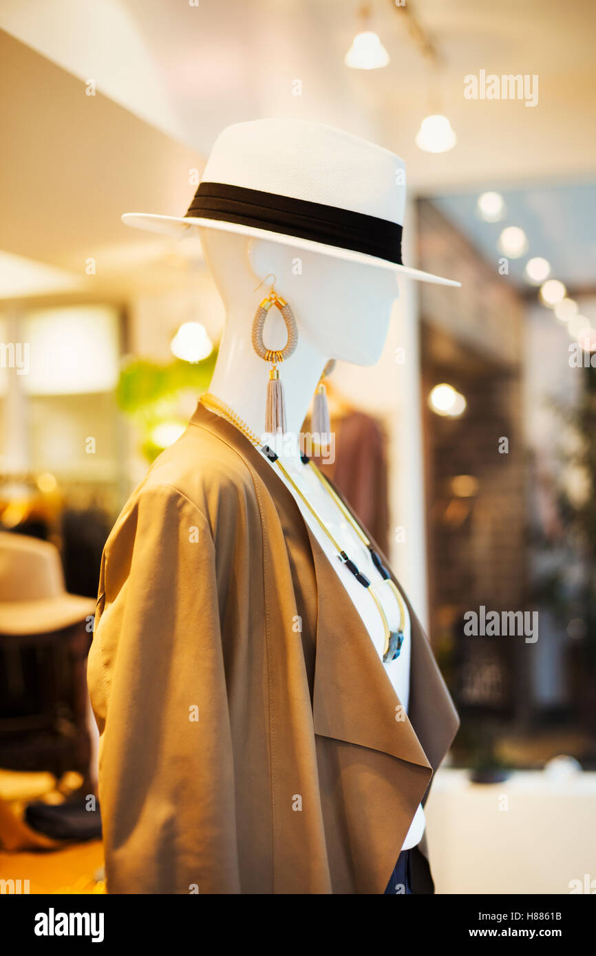 Schaufensterpuppe in einer Modeboutique in Tokio, Japan. Stockfoto