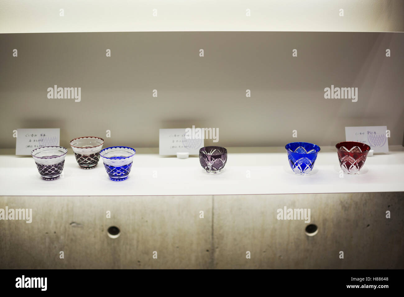 Shop Verkauf von Edo Kiriko geschliffenes Glas in Tokio, Japan. Stockfoto