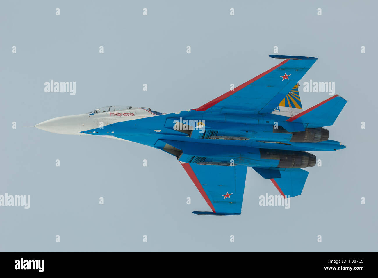 Kämpfer Suchoi Su-27 in Airshow russische Ritter. Stockfoto