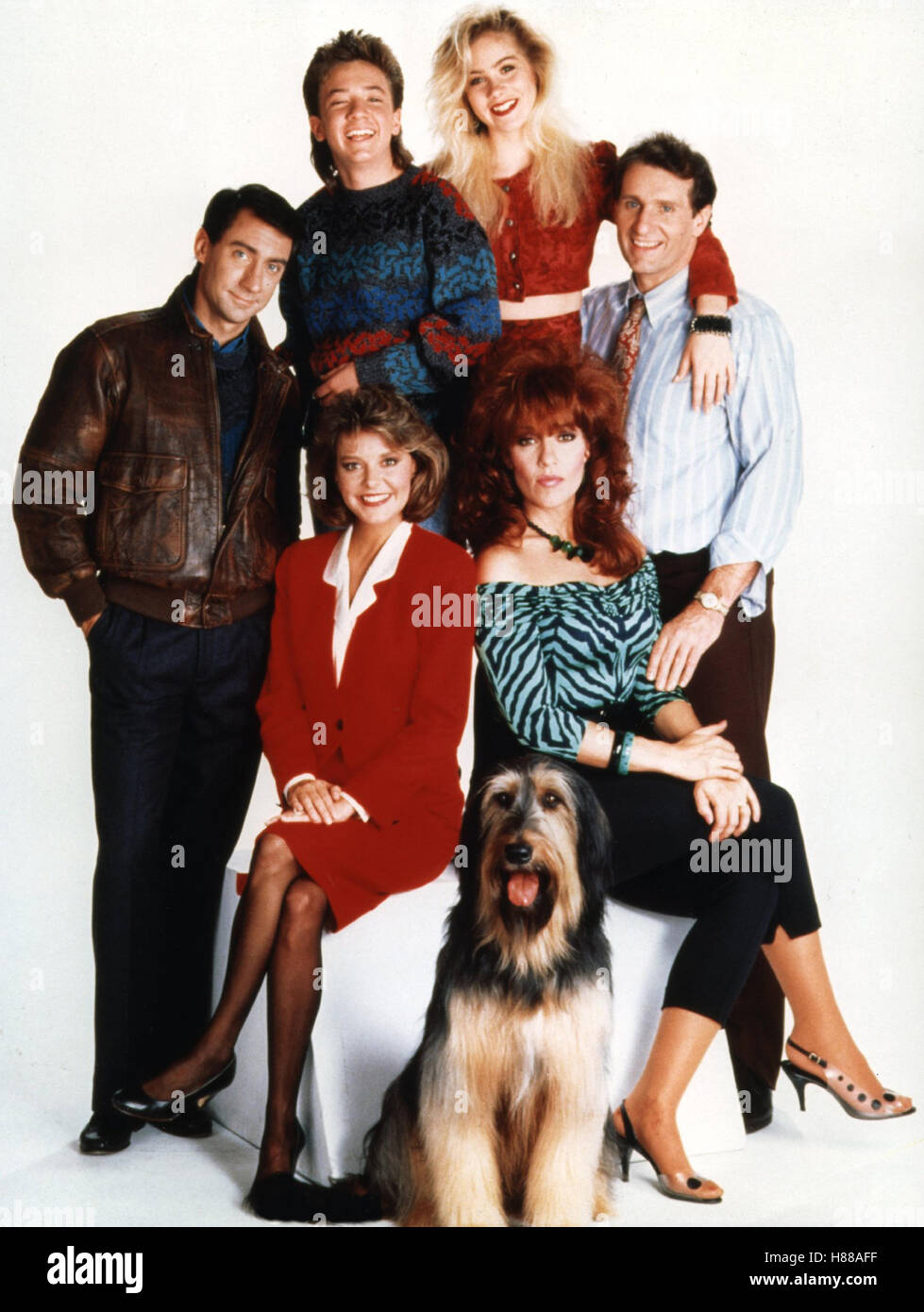 Eine Mainstreamfilm Nette Familie, (verheiratet... MIT Kindern) USA 1987, DAVID GARRISON, DAVID FAUSTINO, CHRISTINA APPLEGATE, ED O'NEILL, AMANDA BEARSE, KATEY SAGAL, Stichwort: Al Bundy, Hund Stockfoto