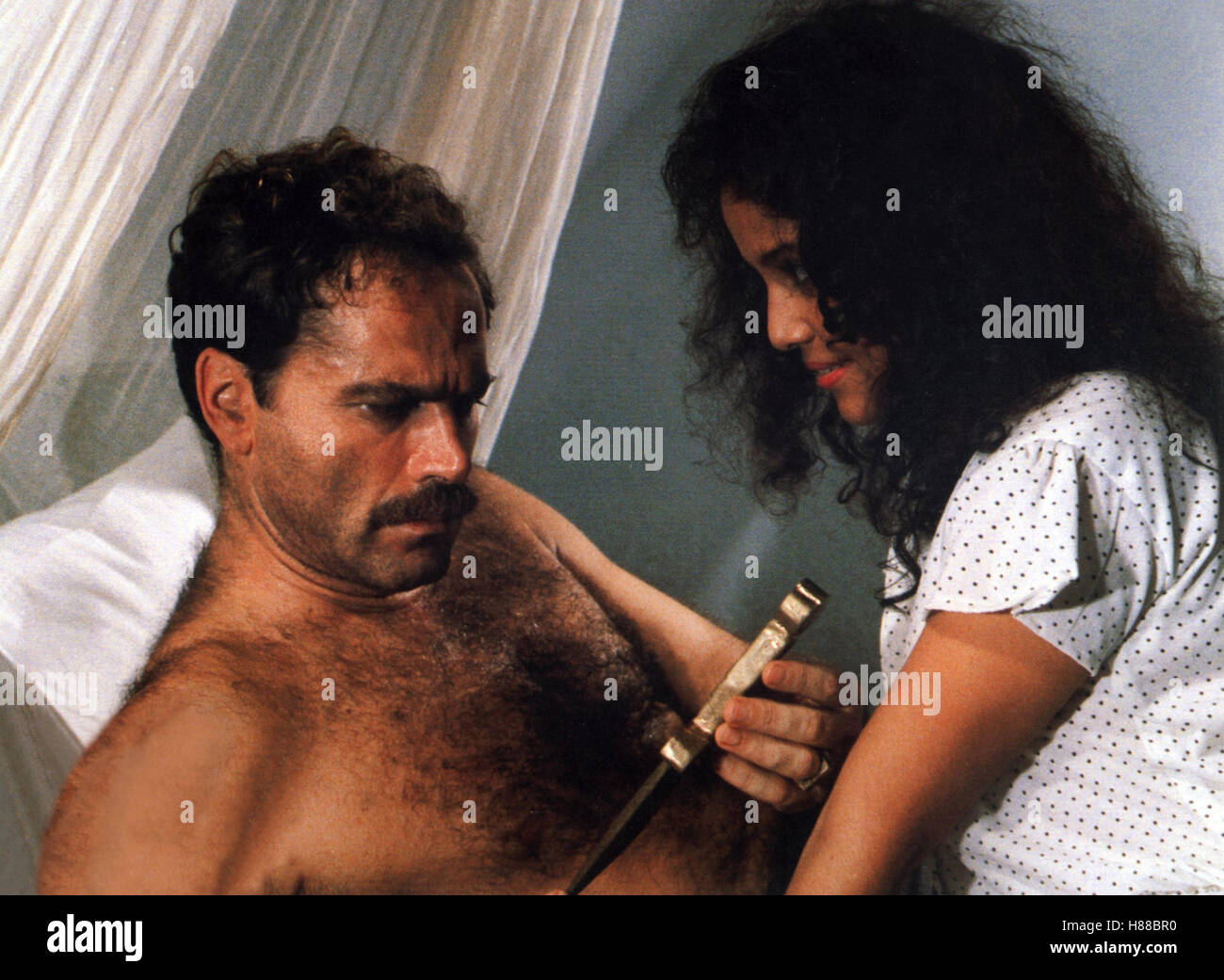 Top-Line / Das Geheimnis des Aztekenberges, (TOP LINE) es 1988, Regie: Ted Archer, FRANCO NERO, DEBORAH BARRYMORE, Stichwort: Messer Stockfoto