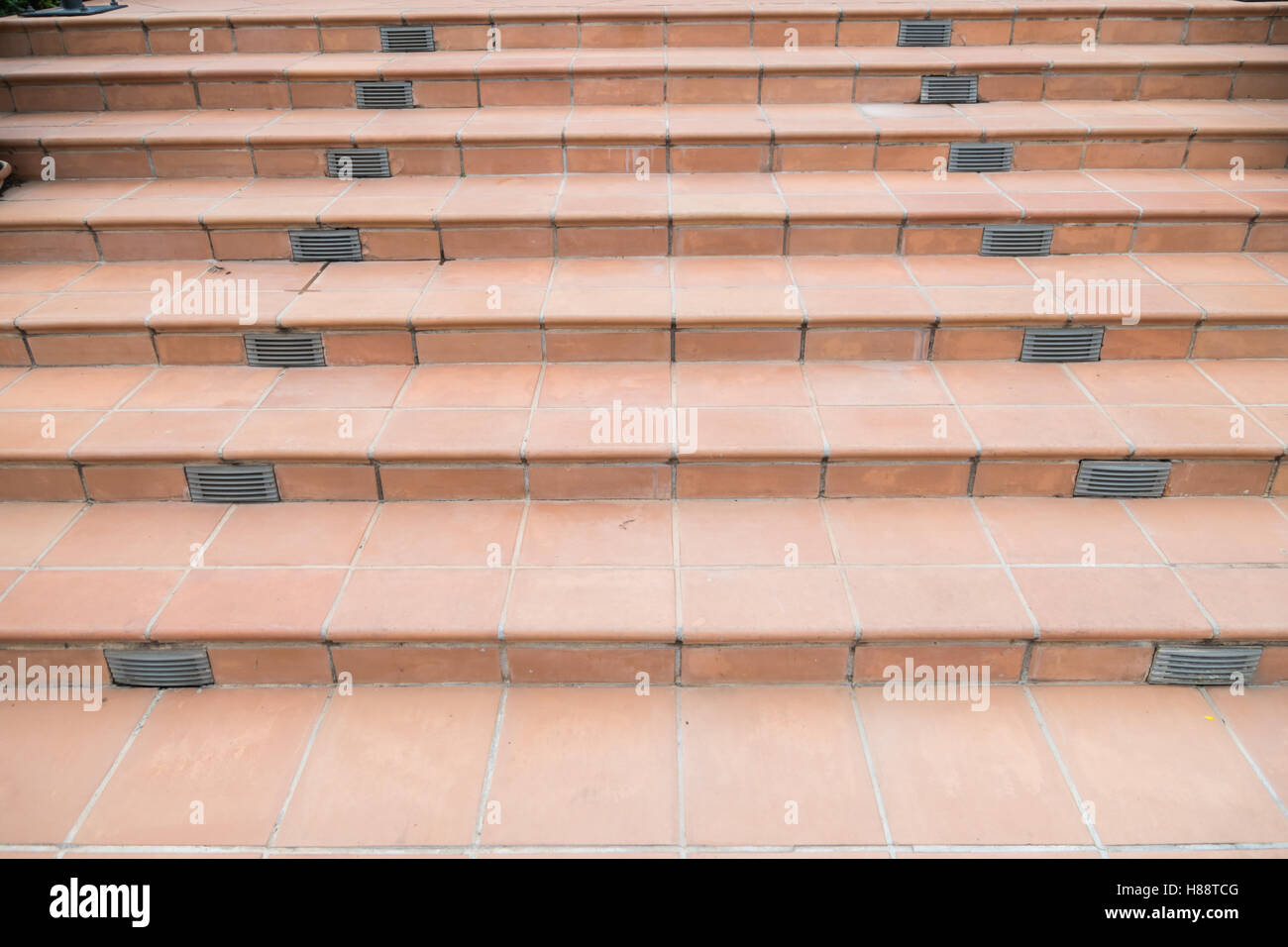 Treppe aus rotem Backstein im öffentlichen park Stockfoto