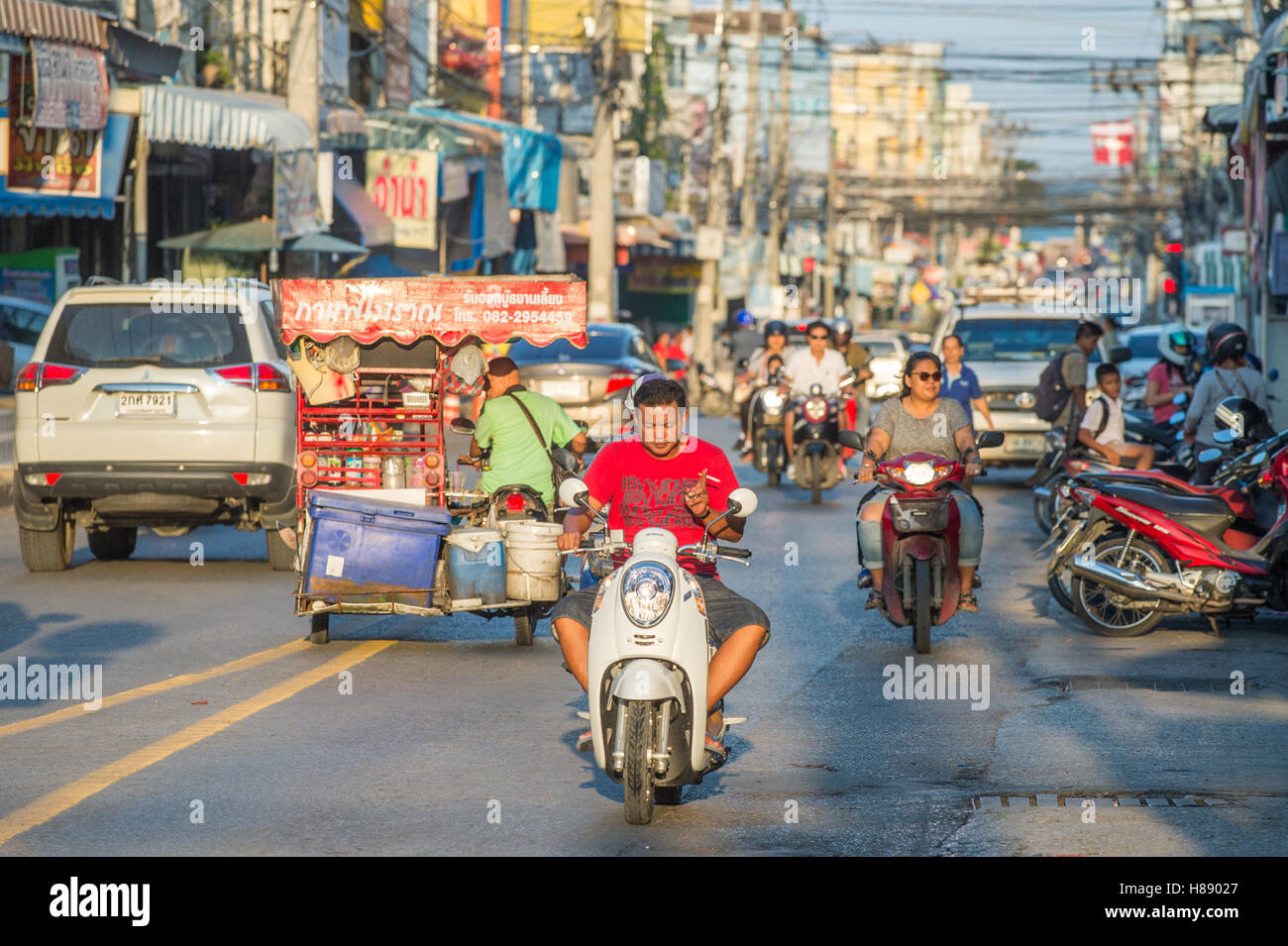 Motorrad-Verkehr in Hua Hin, Thailand Stockfoto