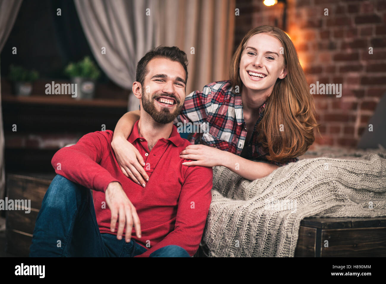 Junges Paar zu Hause Stockfoto