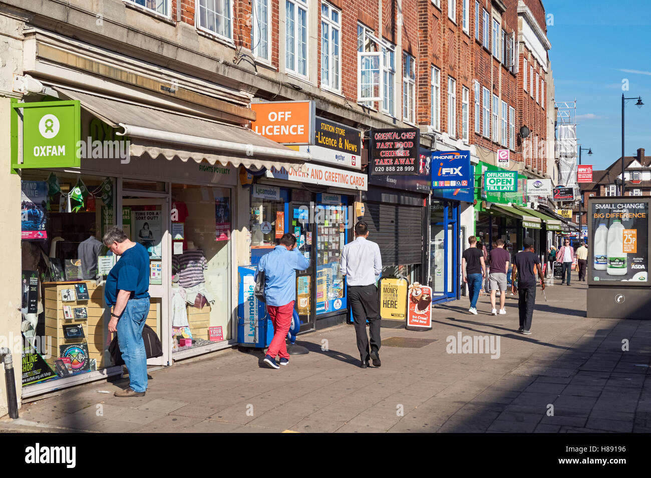 Geschäfte auf Chase Seite in Southgate, London England Vereinigtes Königreich UK Stockfoto