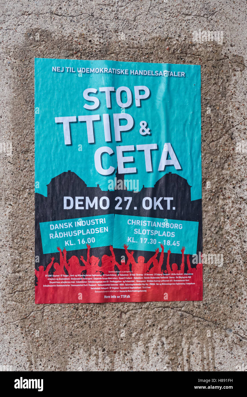 Stop TTIP und CETA Poster an der Wand in Christiania, Kopenhagen, Dänemark Stockfoto