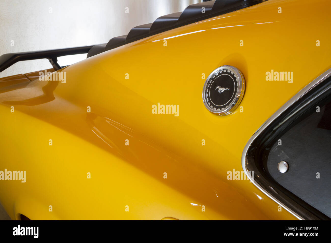 Detail von einem gelben 1969 Mustang Fastback 63A Stockfoto