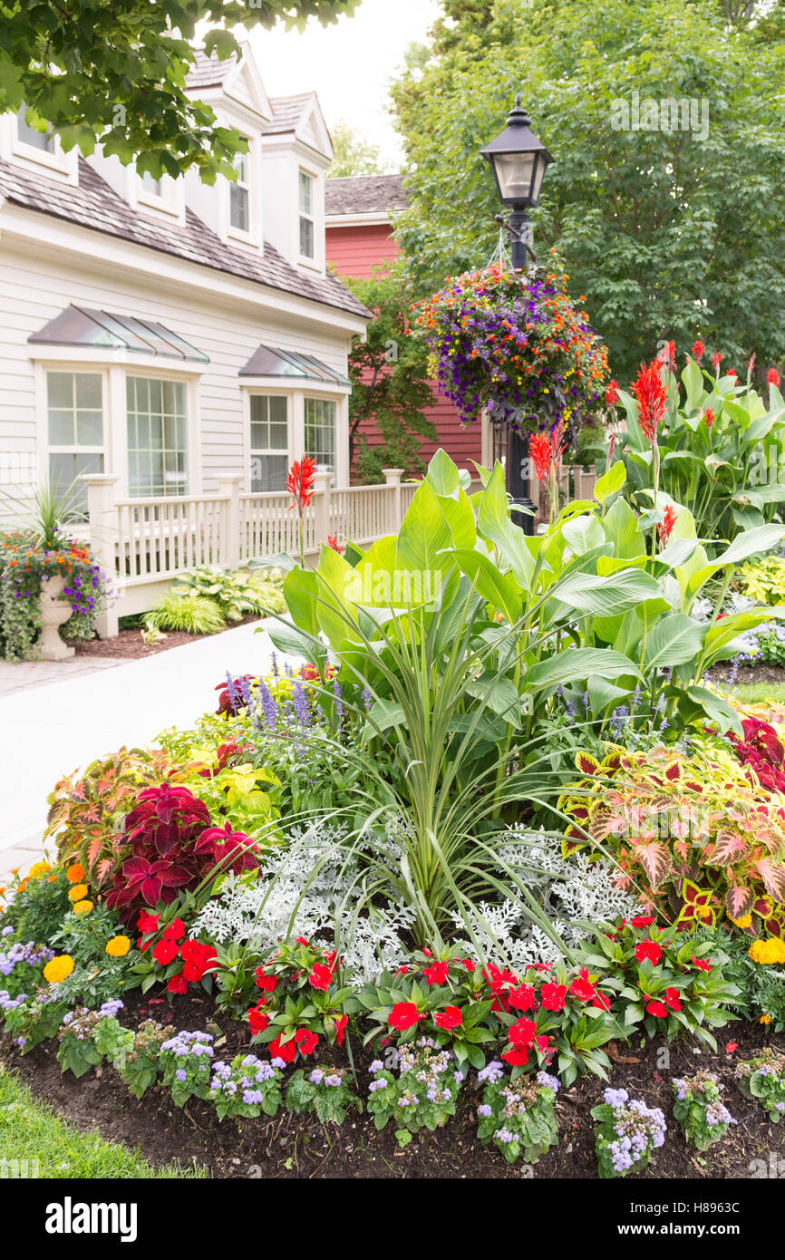 Straße Blumengestecke Niagara-on-the-Lake, Ontario, Kanada Stockfoto