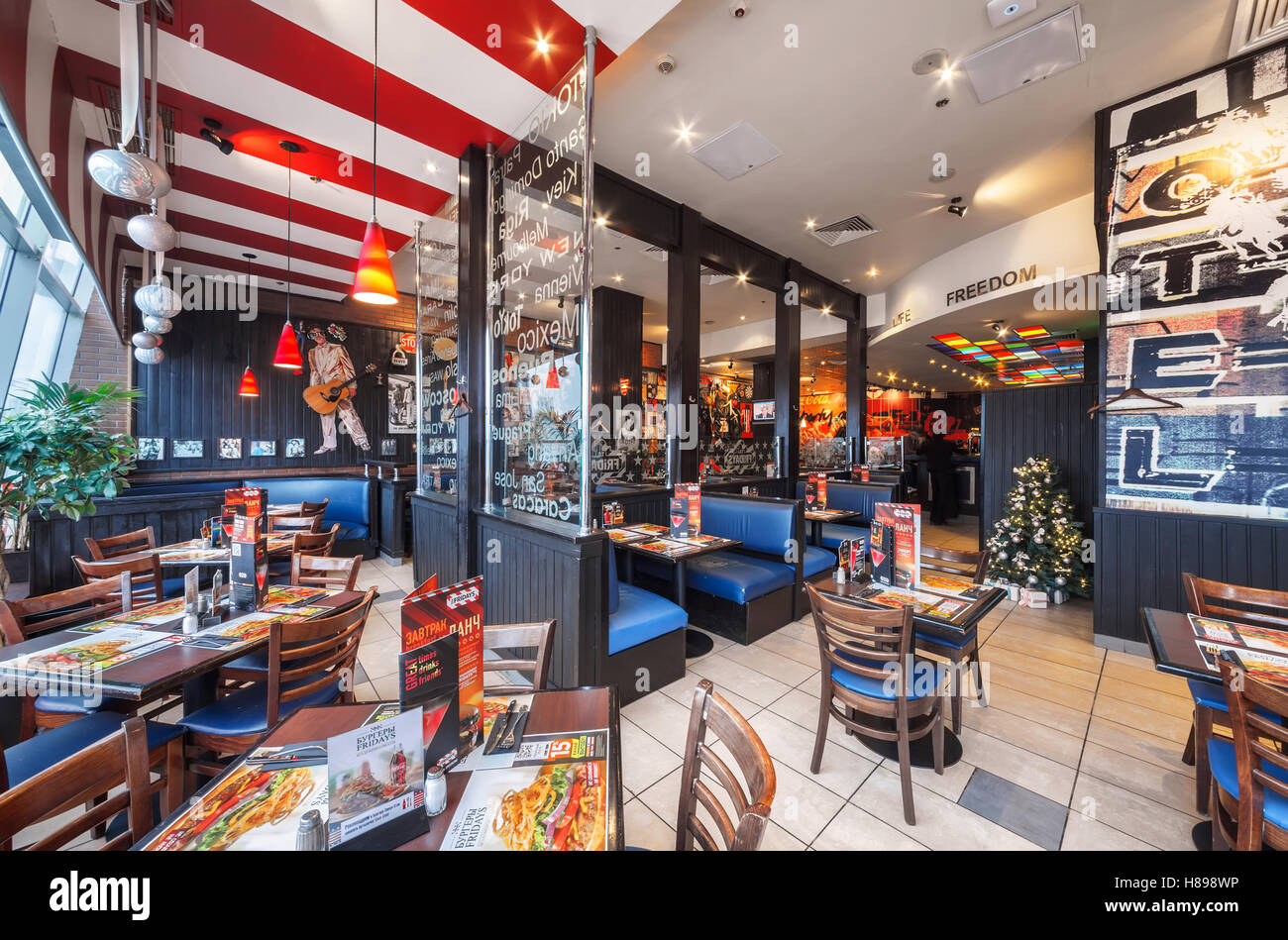 T. G. ich am Freitag im Einkaufszentrum Europäischen. TGI Fridays ist ein amerikanisches Restaurant kette in Moskau Stockfoto