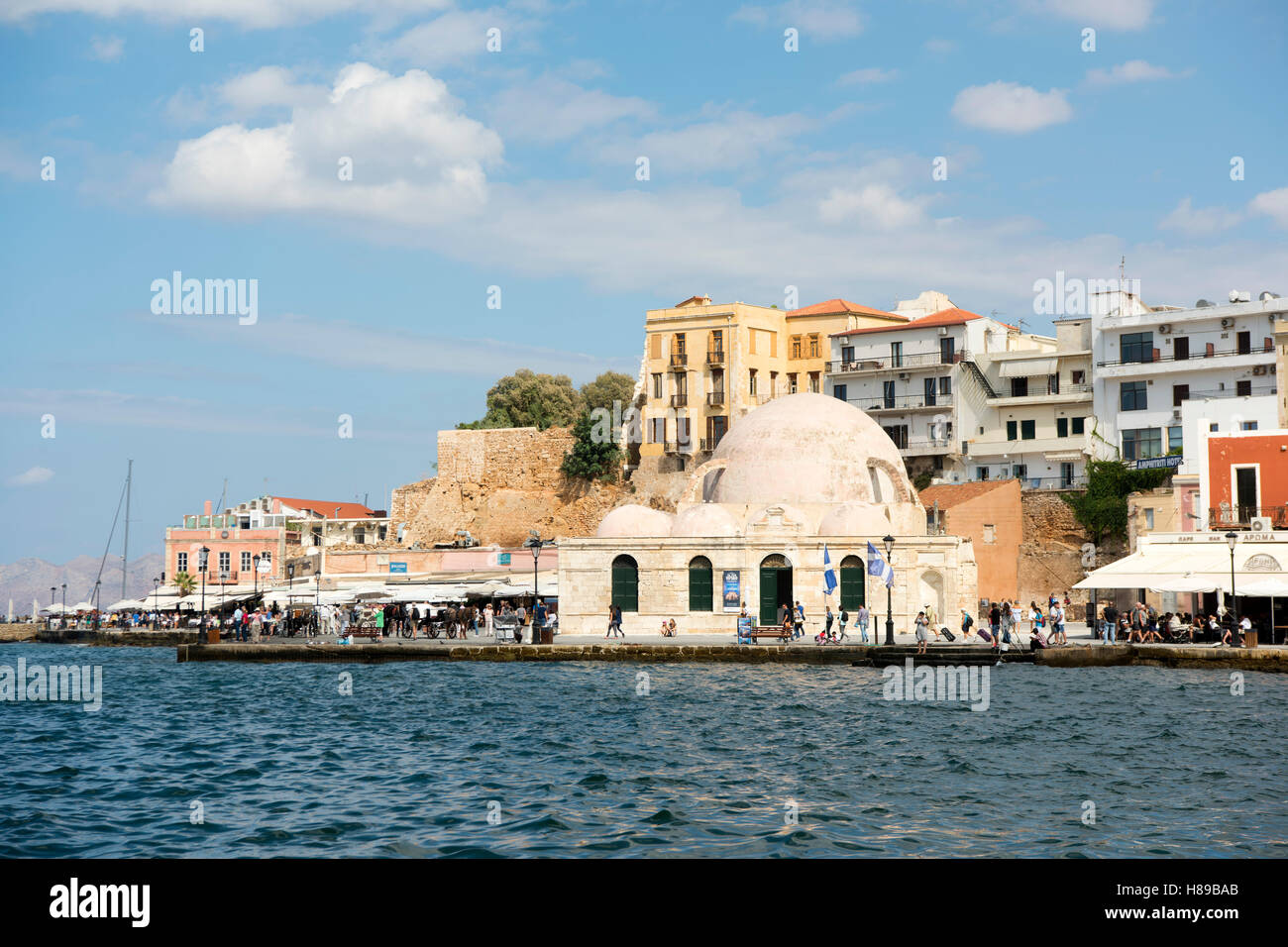 Griechenland, Kreta, Chania, Hasan-Pascha-Moschee im Venezianischen Hafen. Stockfoto