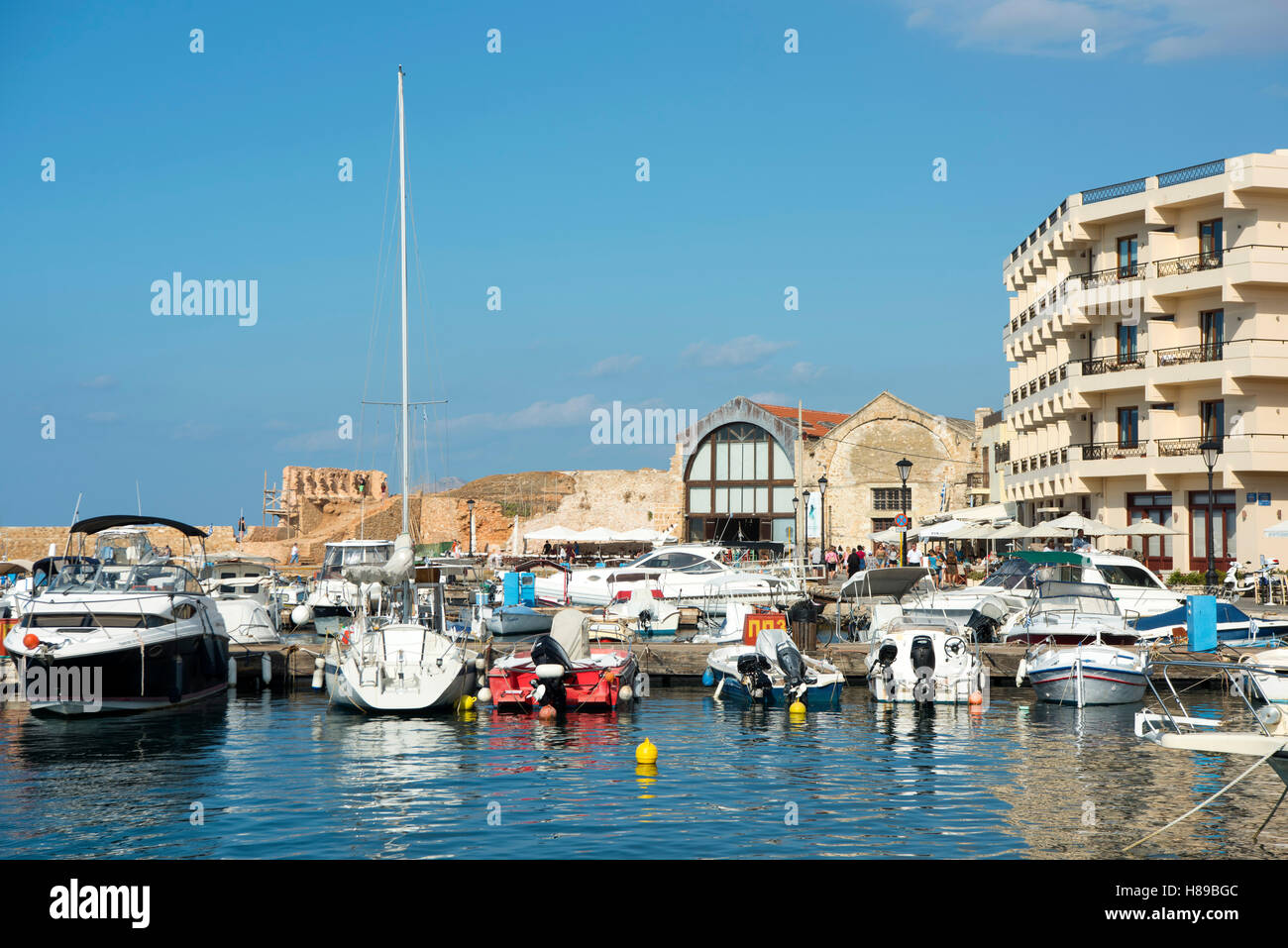 Griechenland, Kreta, Chania, Schiffahrtsmuseum Und Porto Veneziano Hotel Im Osten des Venezianischen Hafen Stockfoto