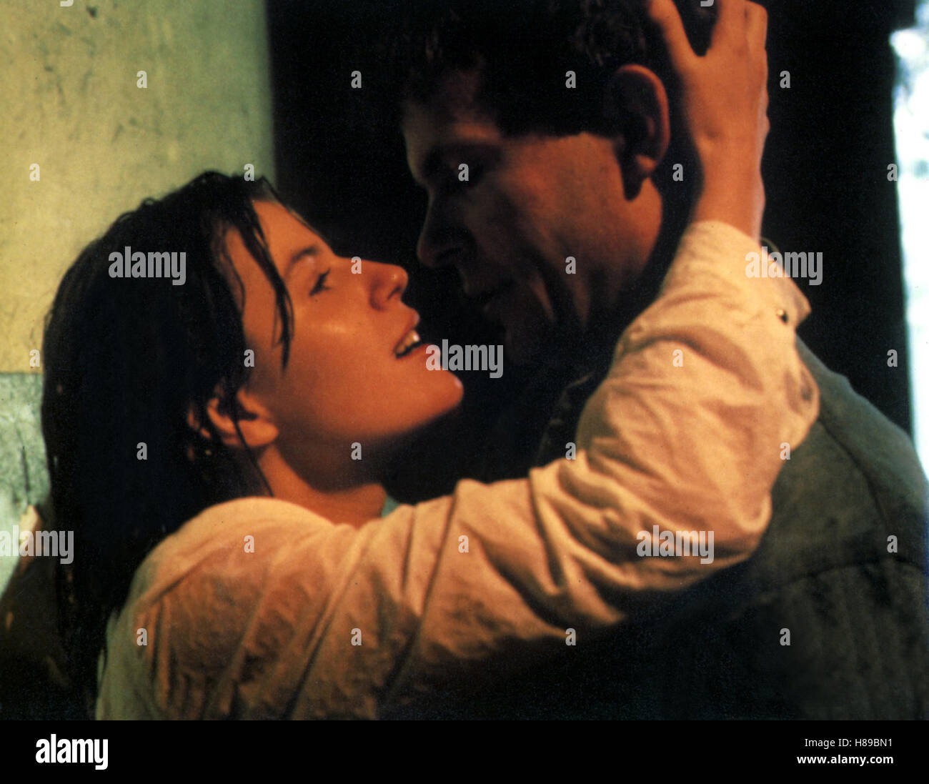 Zwei Leben der Veronika, (LA DOUBLE VIE DE VÉRONIQUE) sterben F-POL 1991, Regie: Krzysztof Kieslowski, IRENE JACOB, PHILIPPE VOLTER, Stichwort: Umarmung Stockfoto