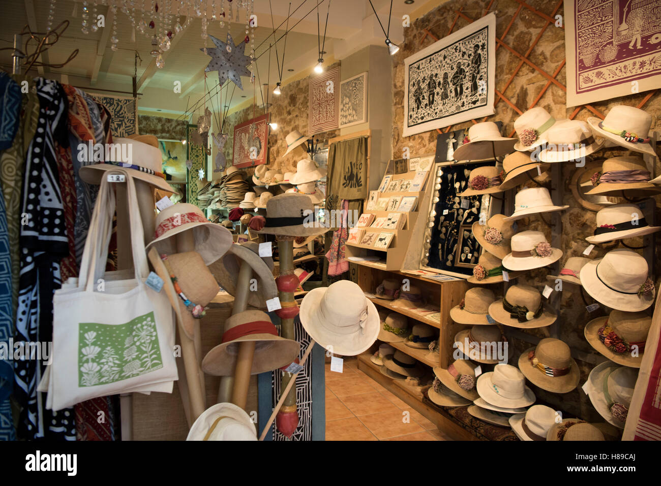 Griechenland, Kreta, Chania, Hutgeschäft in der Altstadt Stockfoto
