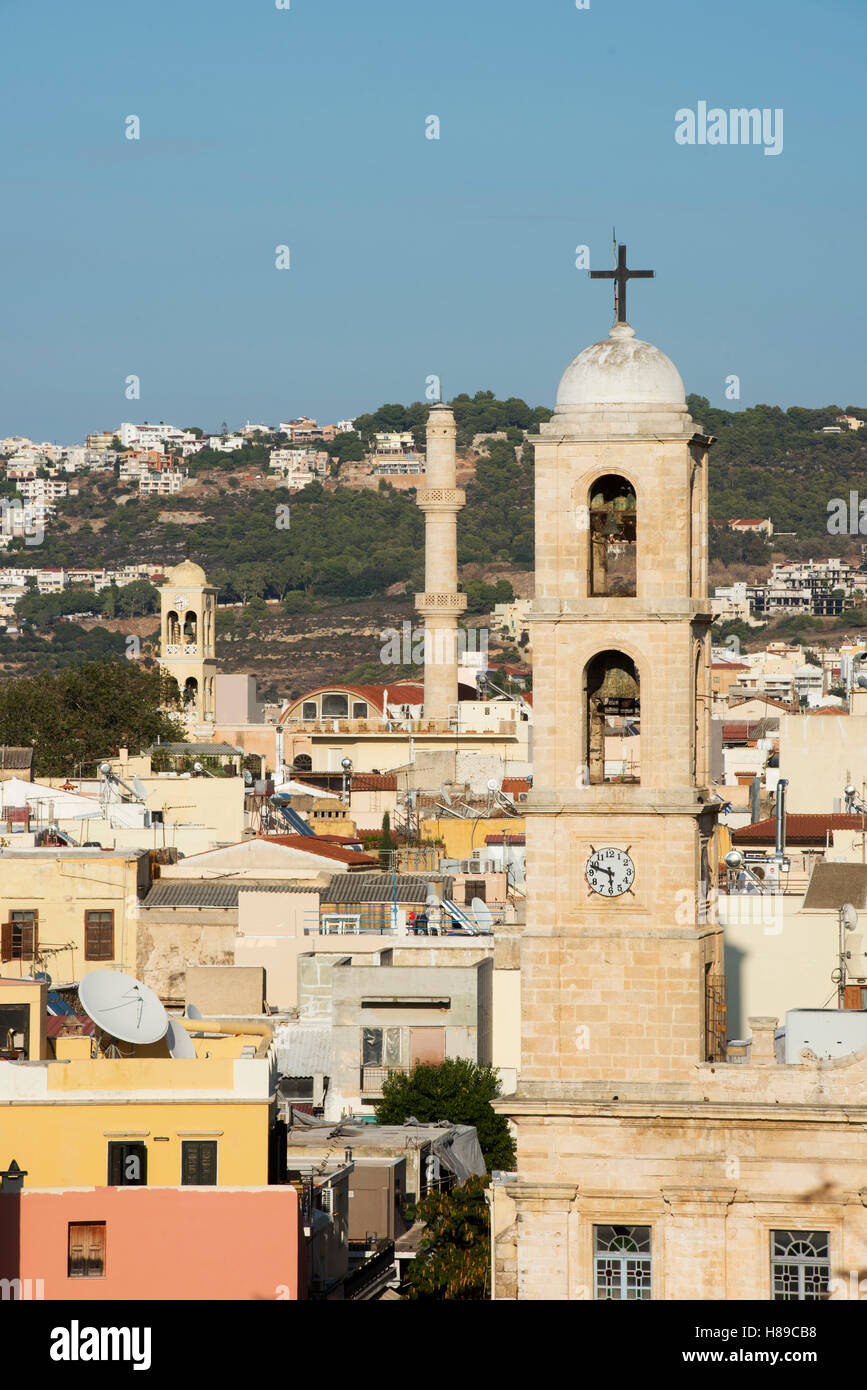 Griechenland, Kreta, Chania, Blick von der Stadtmauer von Lando (auch Schiavo oder Aghios Dimitrios) über die historische Altstadt von Chania Stockfoto