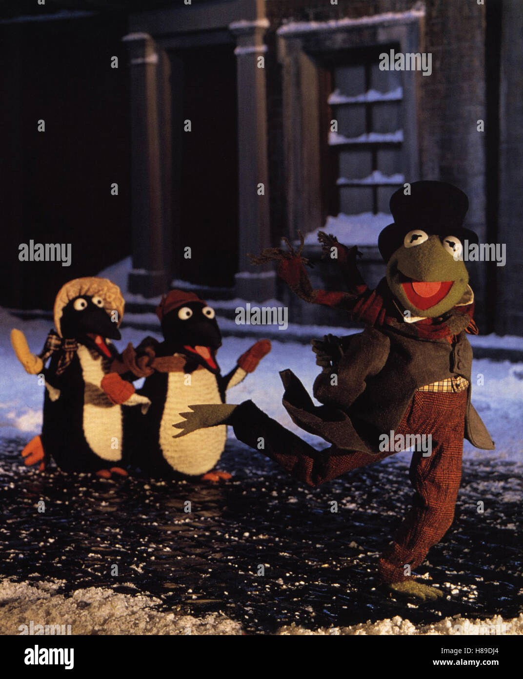 Die Muppets Weihnachtsgeschichte (A MUPPETS CHRISTMAS CAROL) USA 1992, Regie: Brian Henson, KERMIT Mit Gefolge, Stichwort: Tourneetheater, Frosch, Pinguin Stockfoto