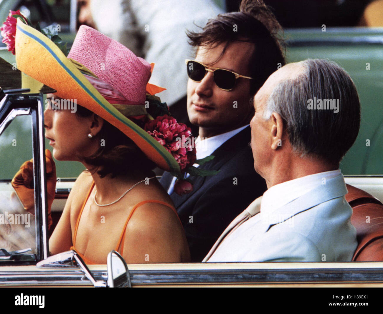 Das Parfum von Yvonne, (LE PARFUM D'YVONNE) F 1993, Regie: Patrice Leconte, SANDRA MAJANI, HIPPOLYTE GIRARDOT, JEAN-PIERRE MARIELLE, Stichwort: Hut, Sonnenbrille Stockfoto