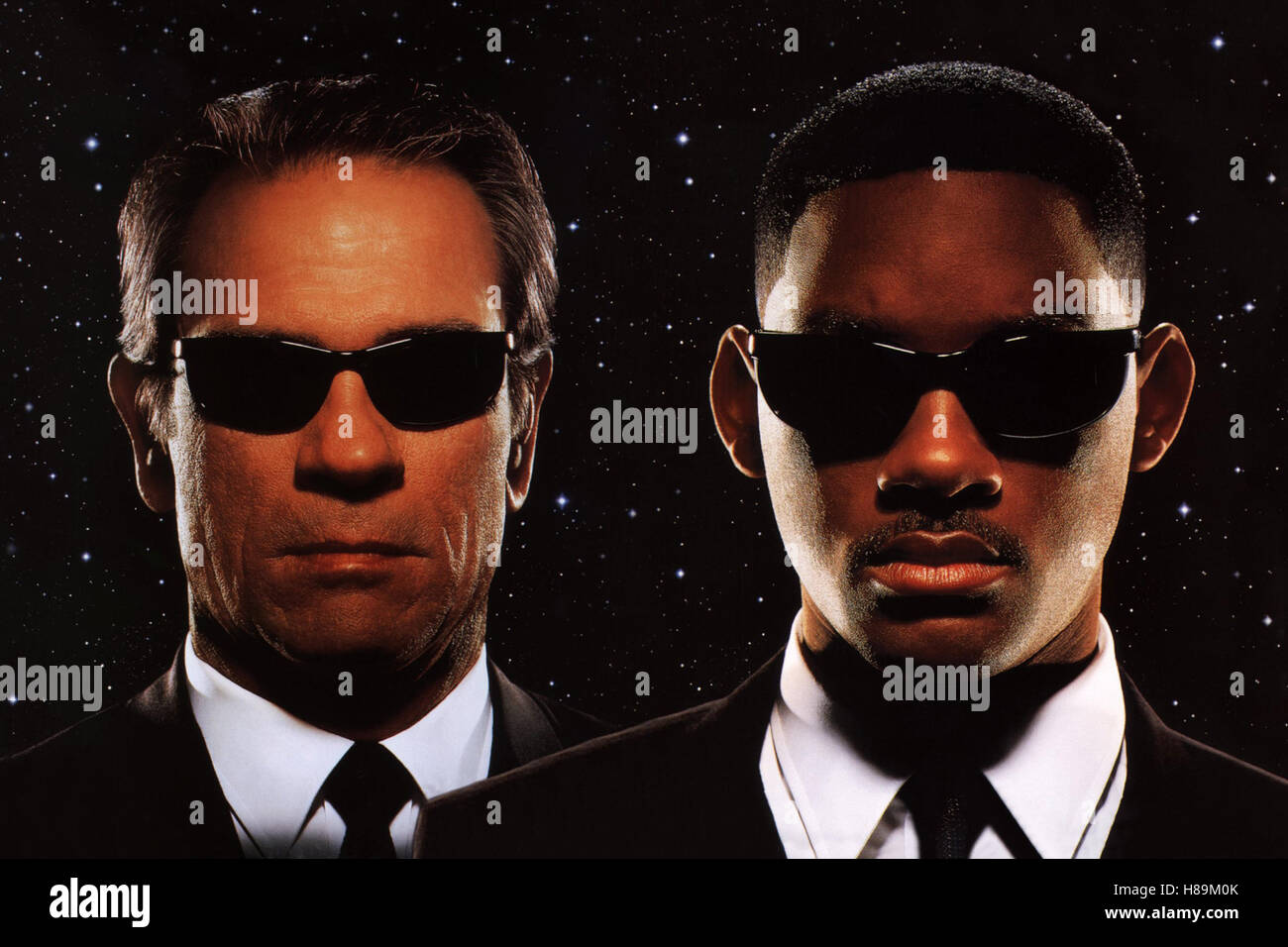 Men in Black, (MEN IN BLACK) USA 1997, Regie: Barry Sonnenfeld, TOMMY LEE  JONES, WILL SMITH, Stichwort: Sonnenbrille Stockfotografie - Alamy