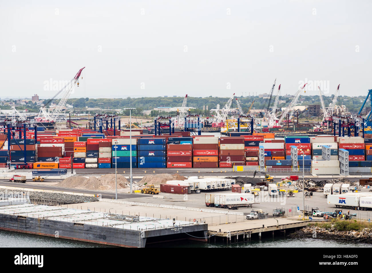 Fracht-Betrieb an einem kommerziellen dock Stockfoto