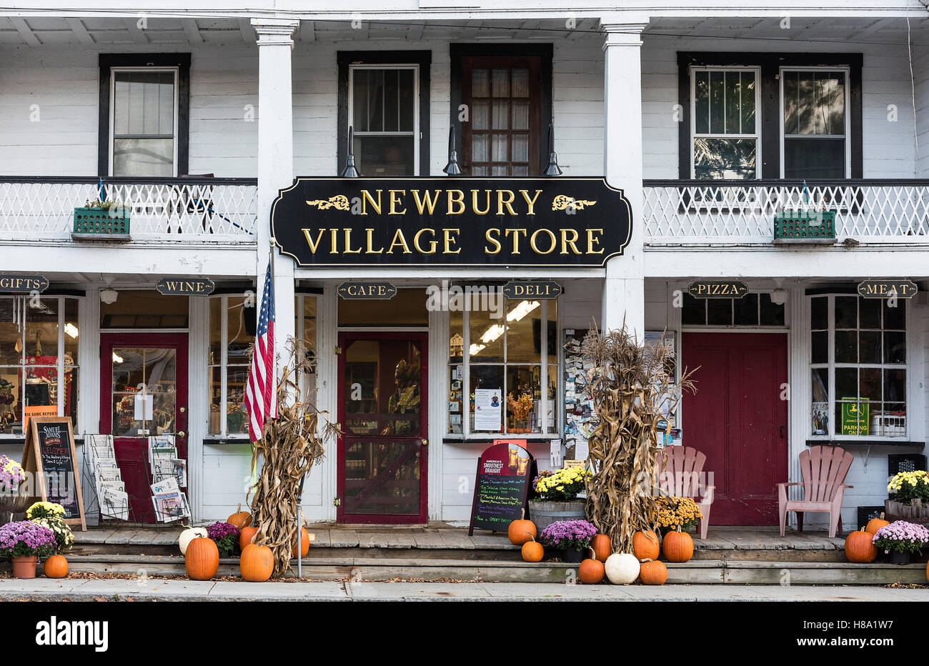 Charmante Dorfladen, Newbury, Vermont, USA. Stockfoto