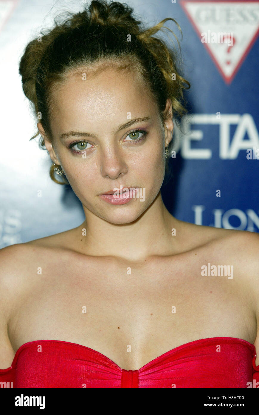 BIJOU PHILLIPS Wunderland LOS ANGELES GRAUMAN CHINESE THEATRE HOLLYWOOD USA PREMIERE 24. September 2003 Stockfoto