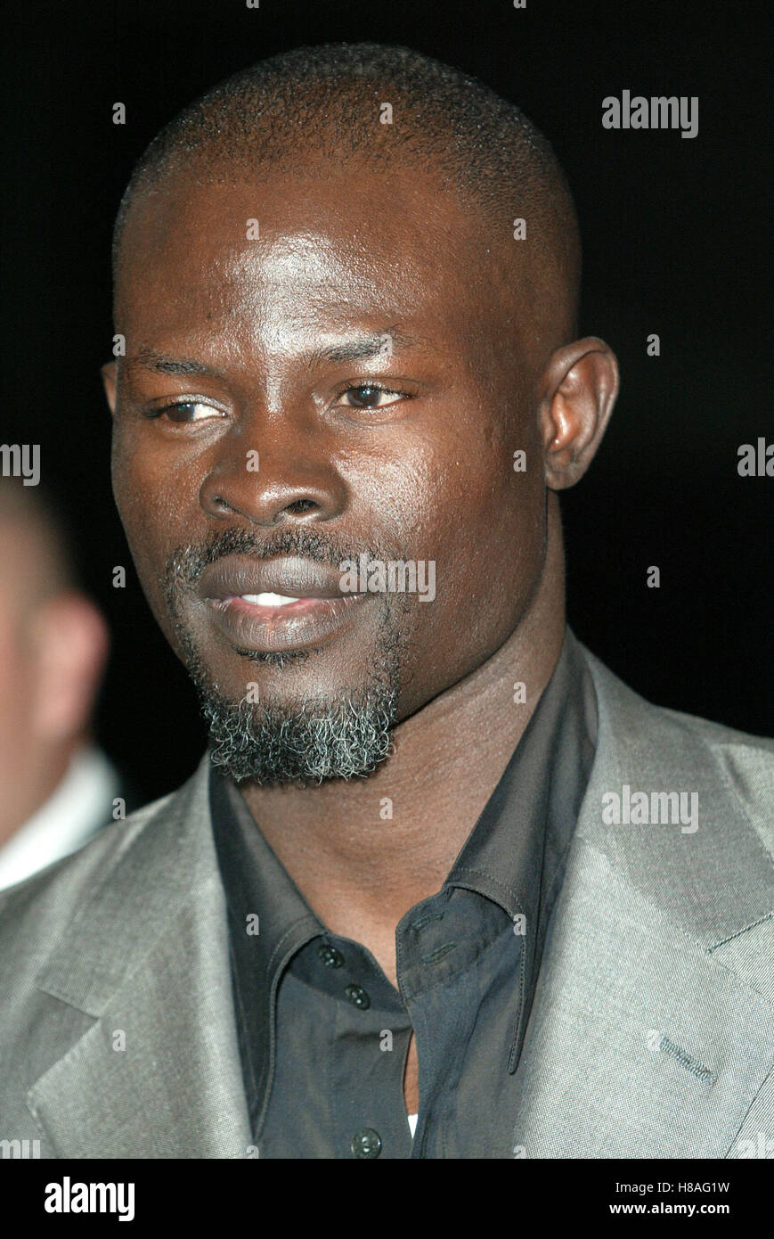 DJIMON HOUNSOU IN Amerika LA PREMIERE BEVERLY HILLS LOS ANGELES USA 20. November 2003 Stockfoto