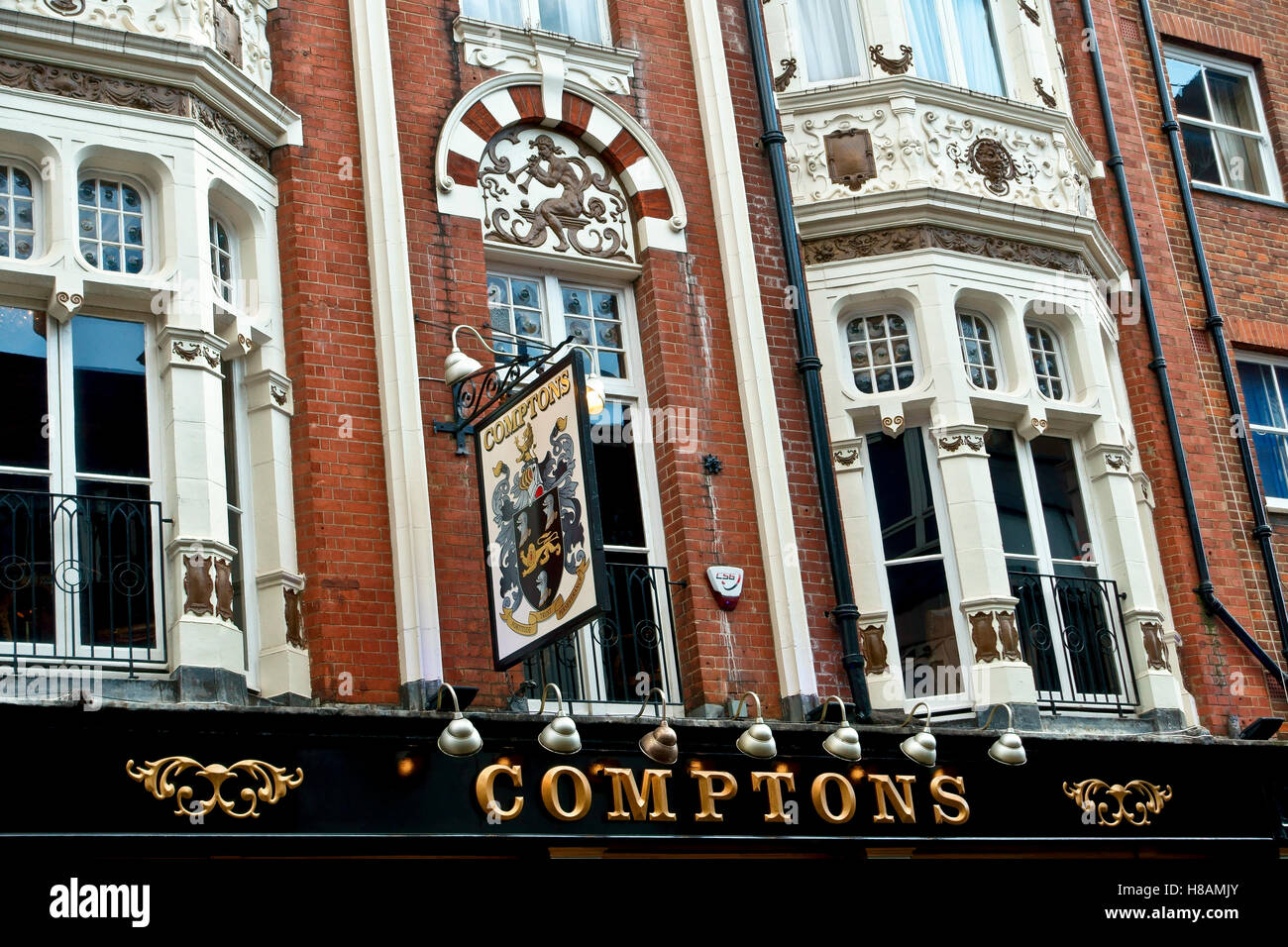 Comptons Pub, Gay Pub, Old Compton Street, im Herzen von Soho's Gay Village, London, England, Großbritannien, Großbritannien, Großbritannien, Großbritannien, Europa. Stockfoto