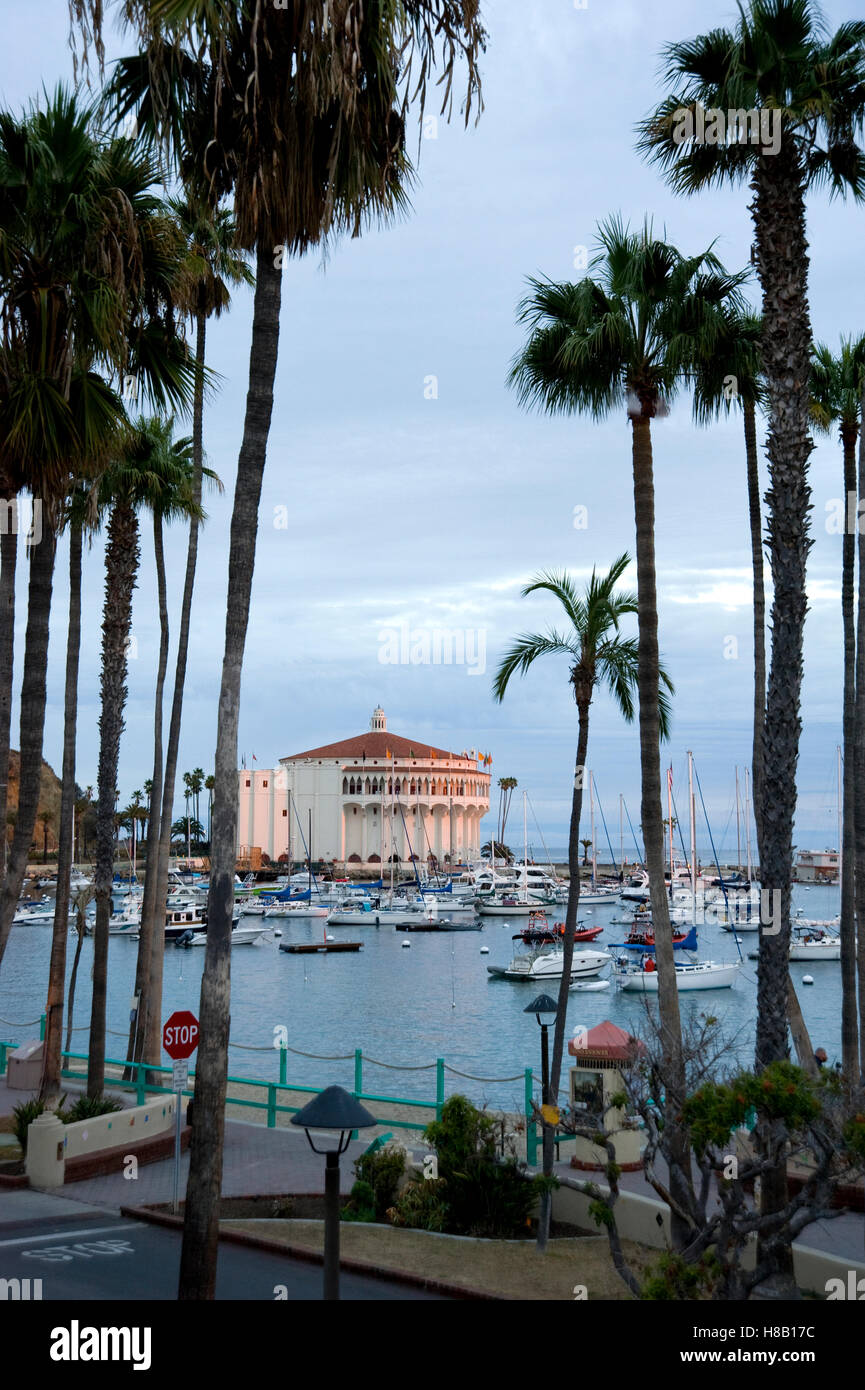 Avalon Ballroom/Casino auf Catalina Island bei Sonnenaufgang. Catalina liegt vor der Küste Südkaliforniens. Stockfoto