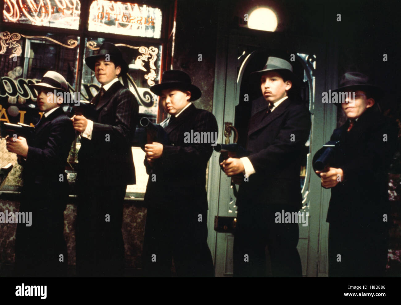 : Bugsy Malone (BUGSY MALONE) GB 1976, Regie Alan Parker, SCOTT BAIO (2.vl) Schlüssel: Bande, Waffen, Gewehre Stockfoto