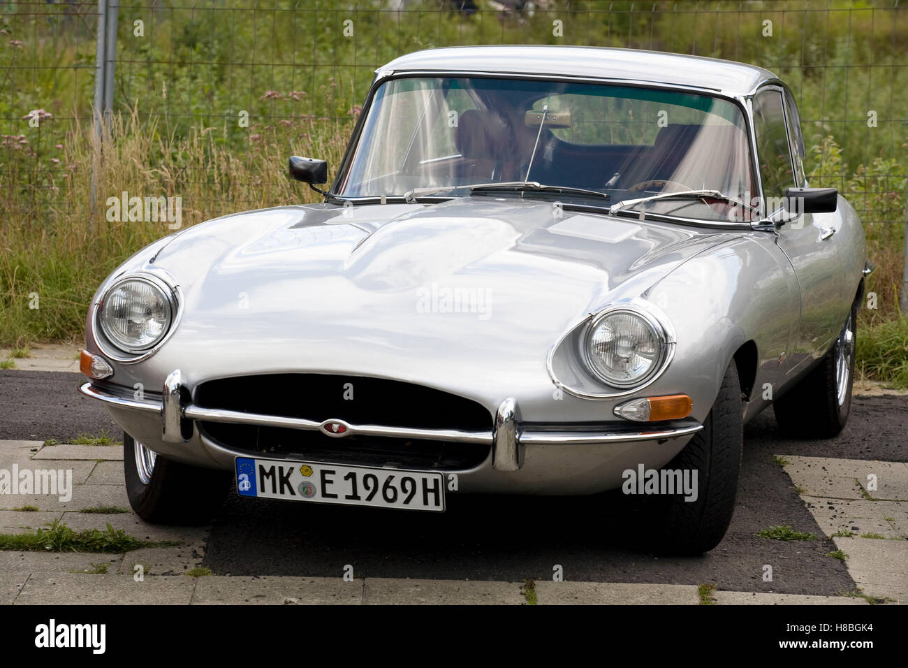 Deutschland, Teilnehmer einer Oldtimer-Rallye, Jaguar E-Type. Stockfoto