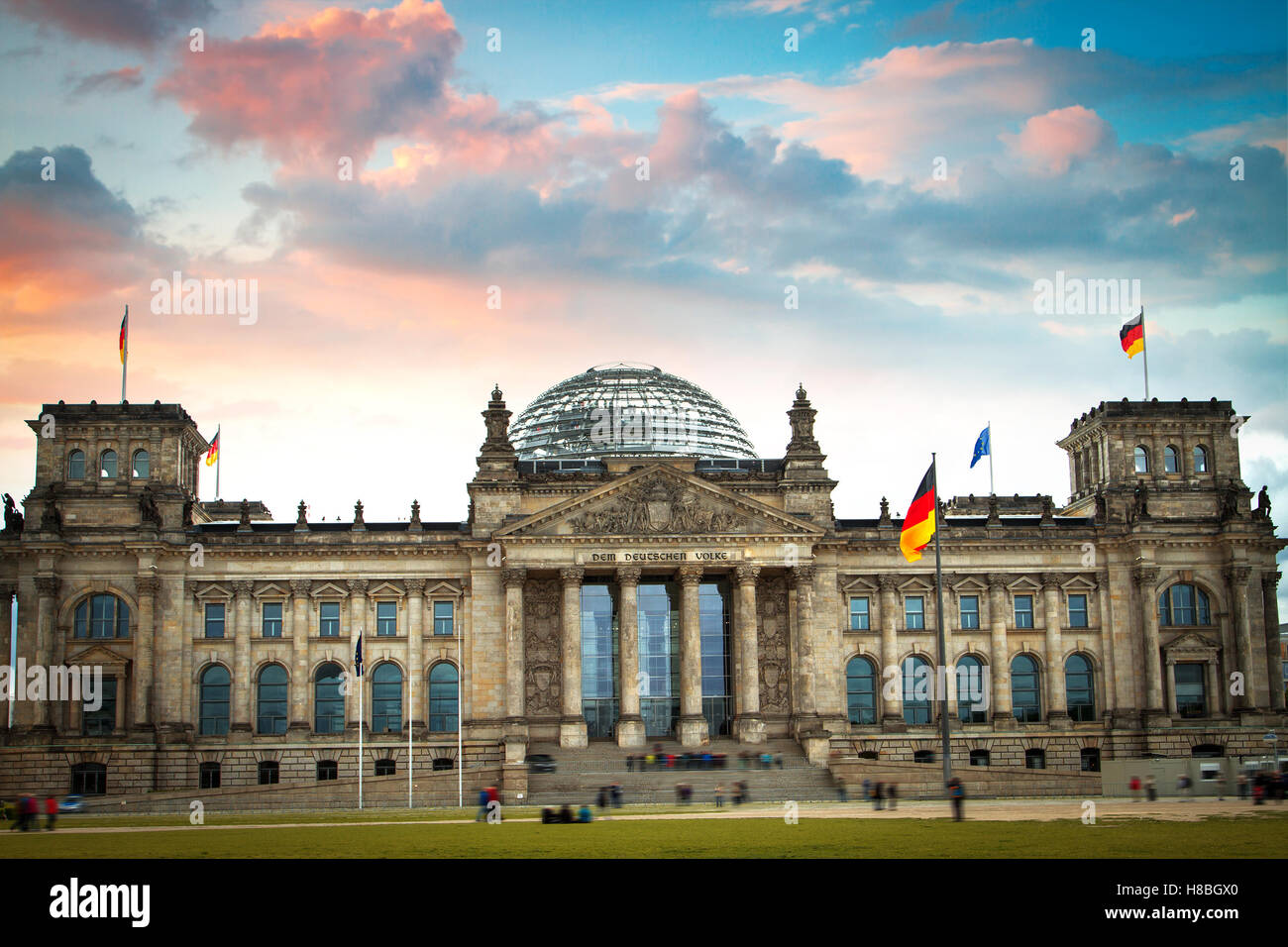 Ansicht der Fassade des Reichstagsgebäudes (Bundestag) in Berlin, Deutschland Stockfoto