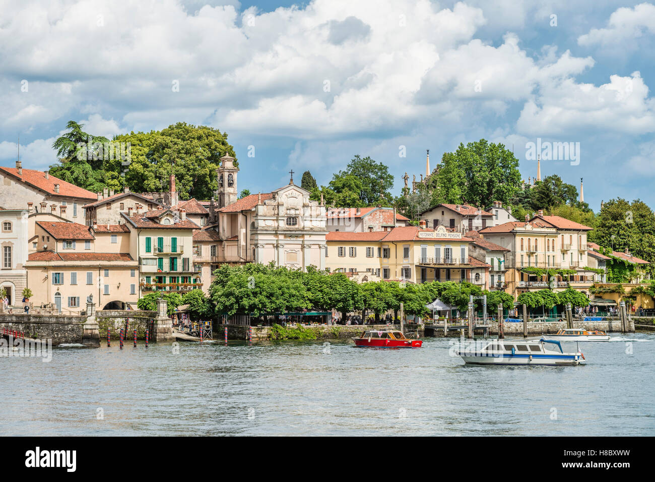 Schiffspier an der Isola Bella, Lago Maggiore, vom See aus gesehen, Piemont, Italien Stockfoto