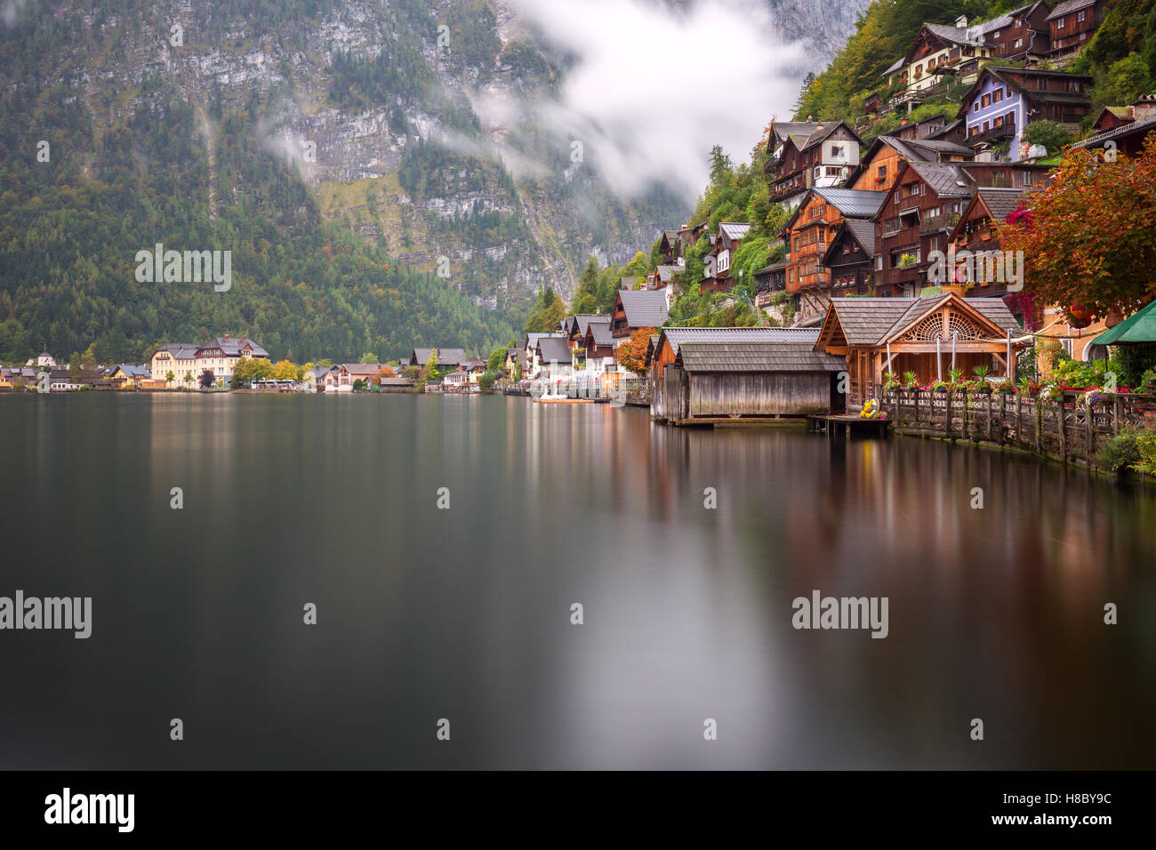 Berühmte Dörfchen Hallstatt mit Hallstätter See in den österreichischen Alpen, Salzkammergut, Österreich Stockfoto