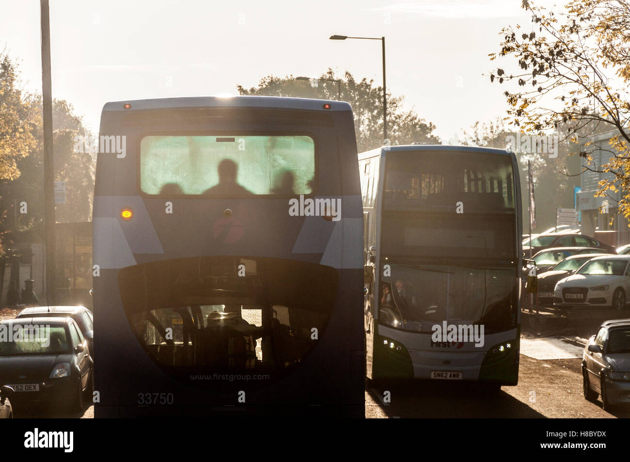 Am frühen Morgen Firstgroup Busse in Bath, Somerset, England, Uk Stockfoto