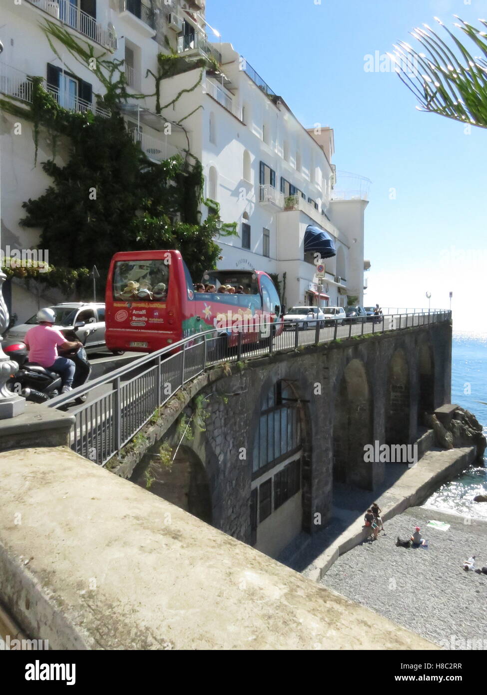Sightseeing-Bus in Amalfi Hafen Stockfoto