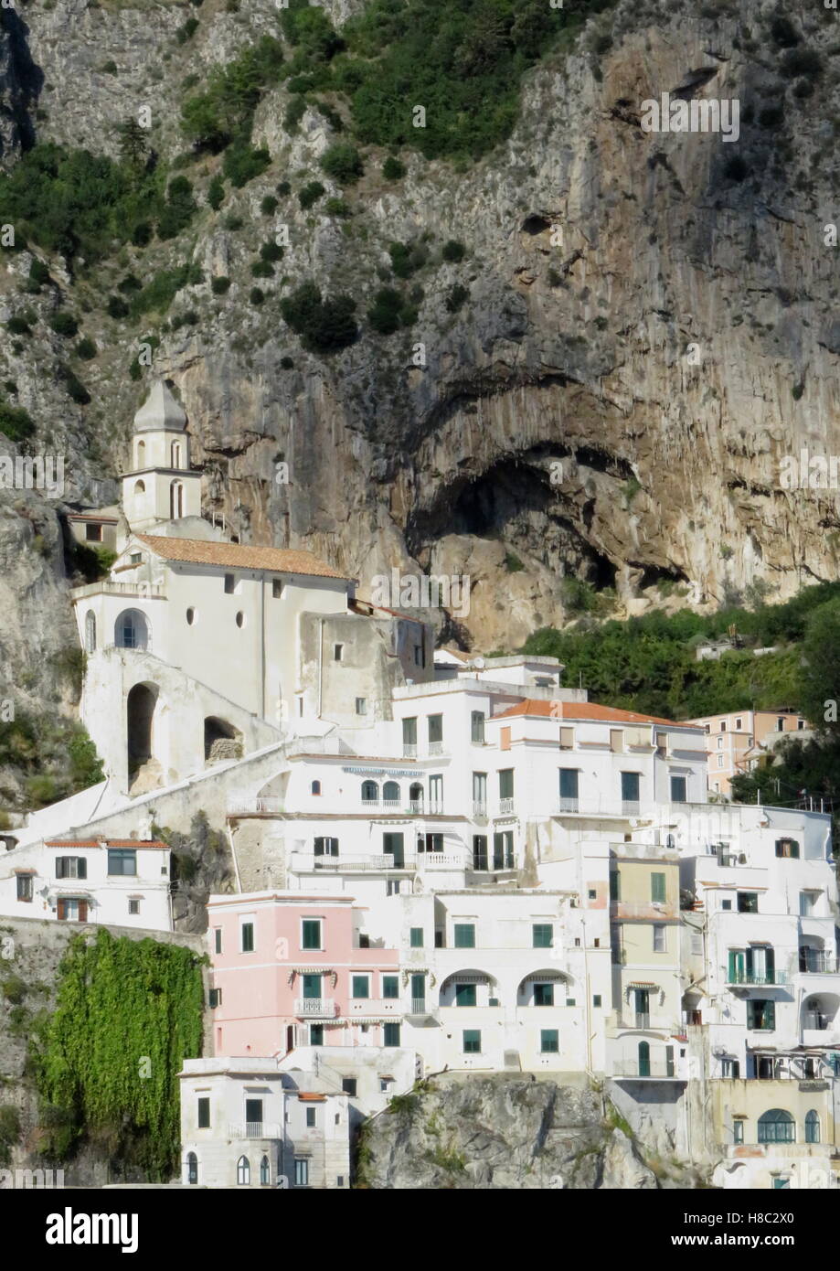 Amalfi-Stadt vom Meer aus gesehen Stockfoto