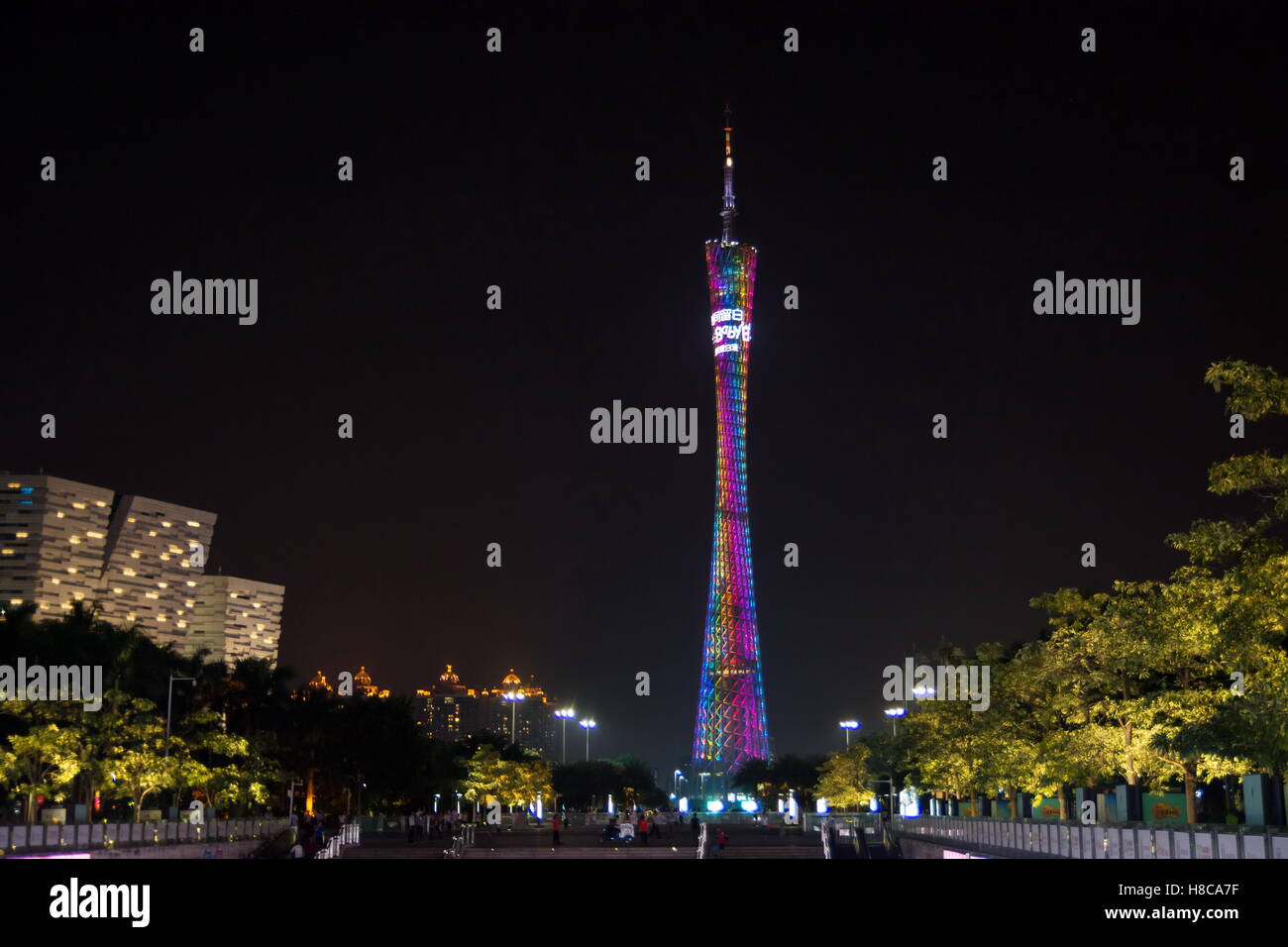 GUANGZHOU, CHINA - SEP 13, 2016: Guangzhou Canton Tower, Nachtansicht. Guangdong Provinz, China Stockfoto