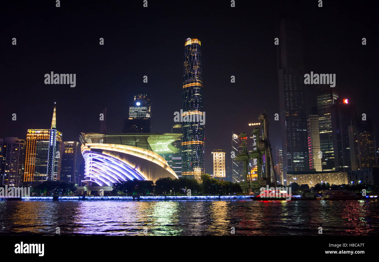 GUANGZHOU, CHINA - SEP 13, 2016: Nachtansicht von Guangzhou Stadt Wasserlinie Stadtbild, Guangdong Provinz, China Stockfoto