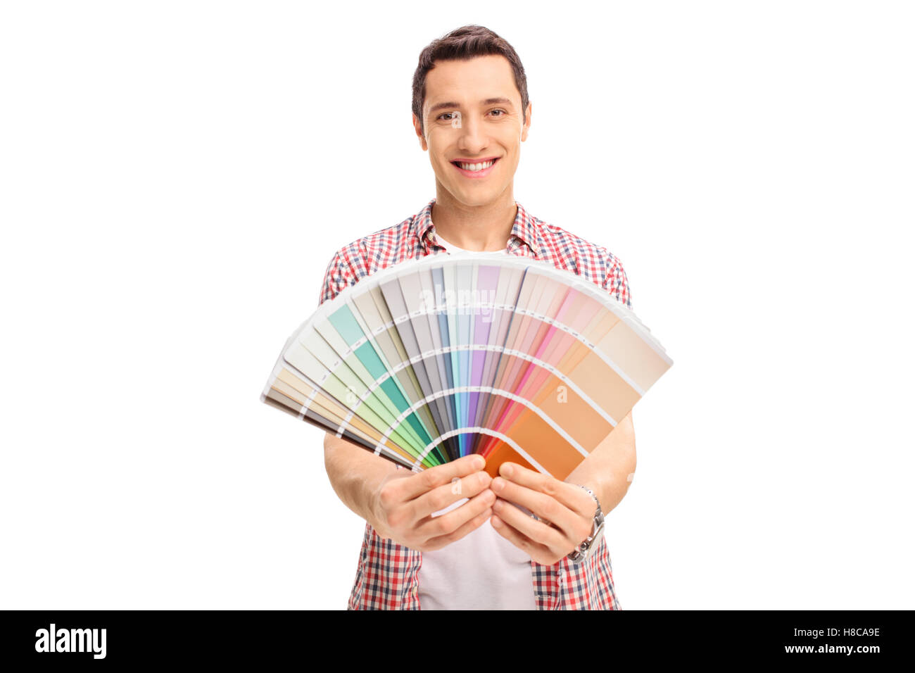 Glücklicher junge Mann hält ein Farbfeld isoliert auf weißem Hintergrund Stockfoto