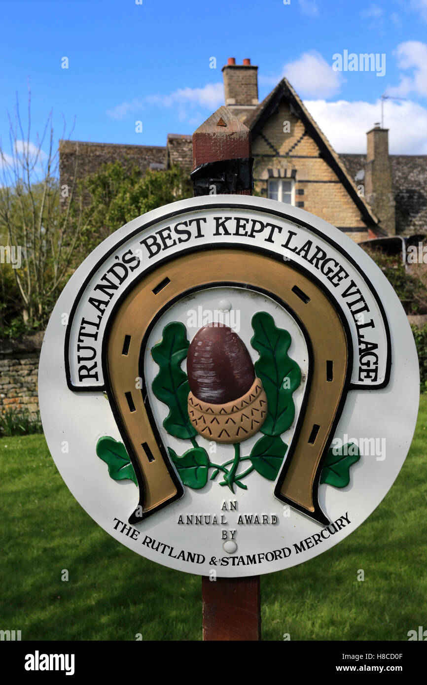 Das bestgehütetste Dorf Schild am Dorf grün bei Barrowden Dorf, Rutland County, England, UK Stockfoto