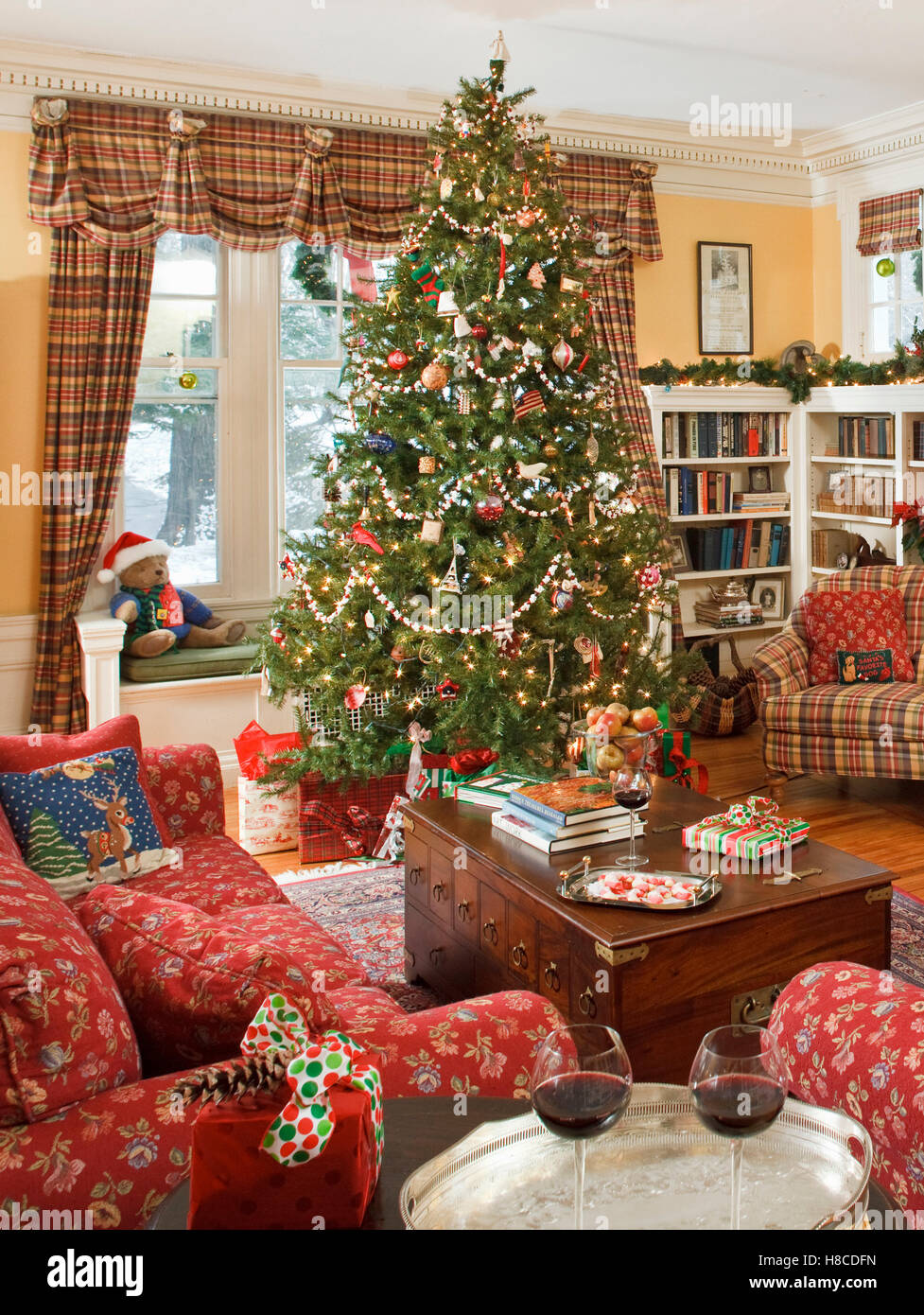 Traditionellen Stil Wohnzimmer dekoriert für Weihnachten Stockfotografie